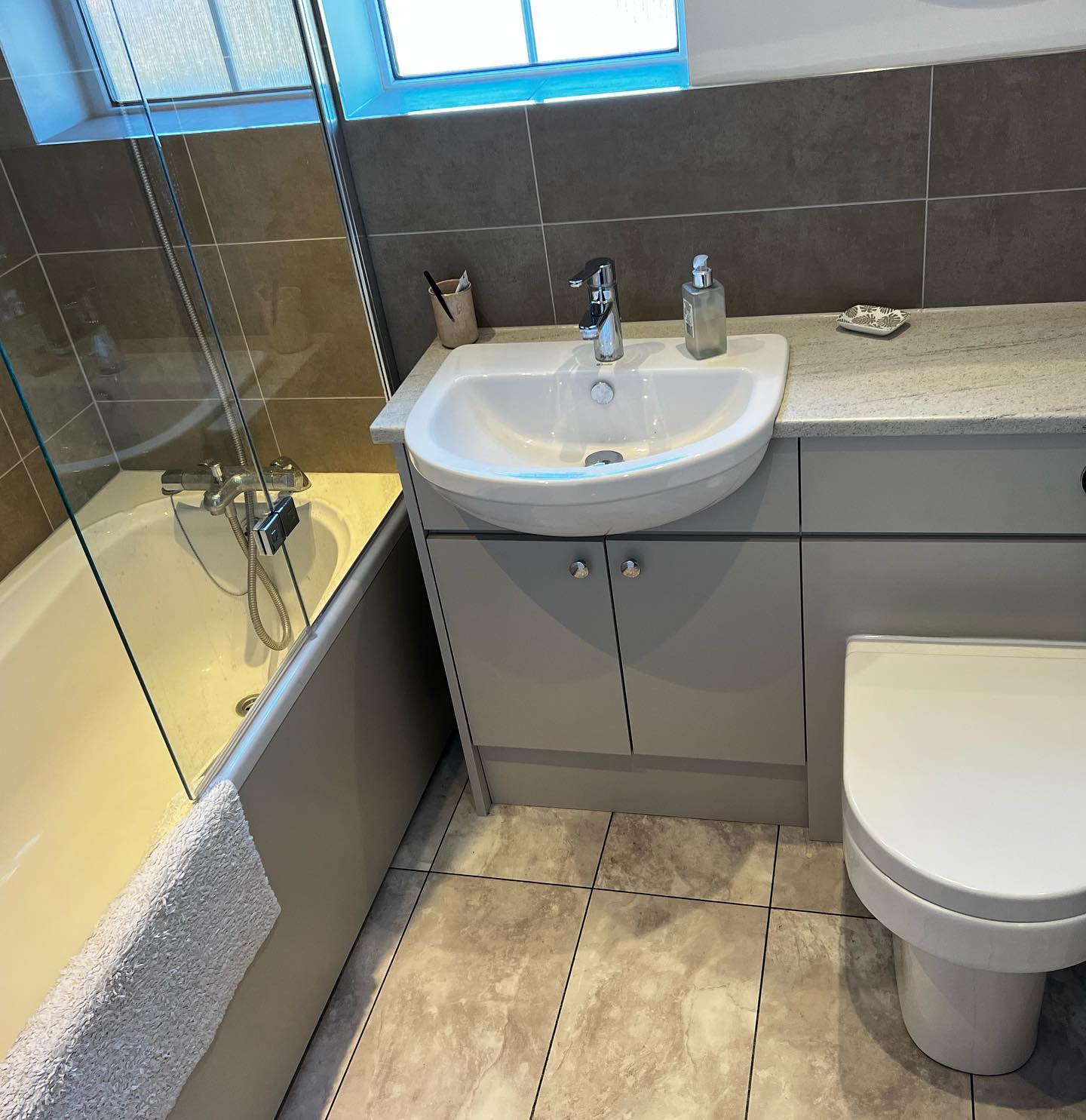 An en-suite we have recently refurbished for a customer in #Eastergate.
#plumber
#bathroom