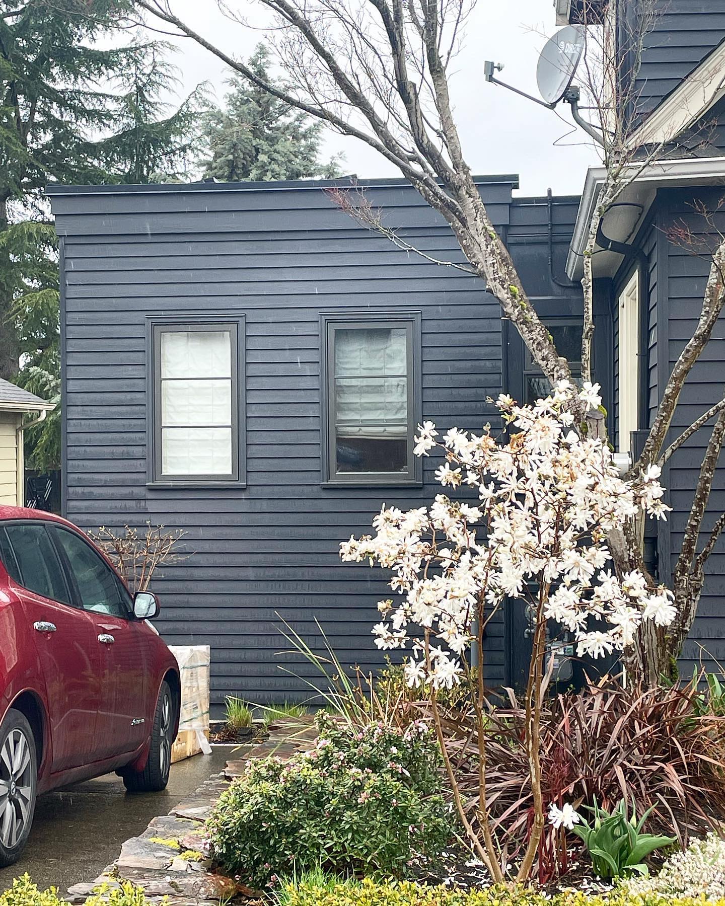 Modern office addition perfectly designed to blend in with the original craftsman home.
@laurencroccoad
#addition #pnwcontractors #homeoffice
#smallbusiness