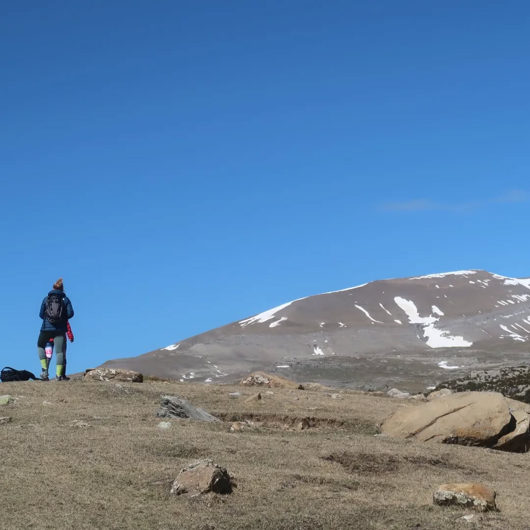 De Ordesa al cielo!! 🌞💮
Miradores de Añisclo, sol, montañas, aves, flores,...y la mejor compañía.
Rutas4x4.