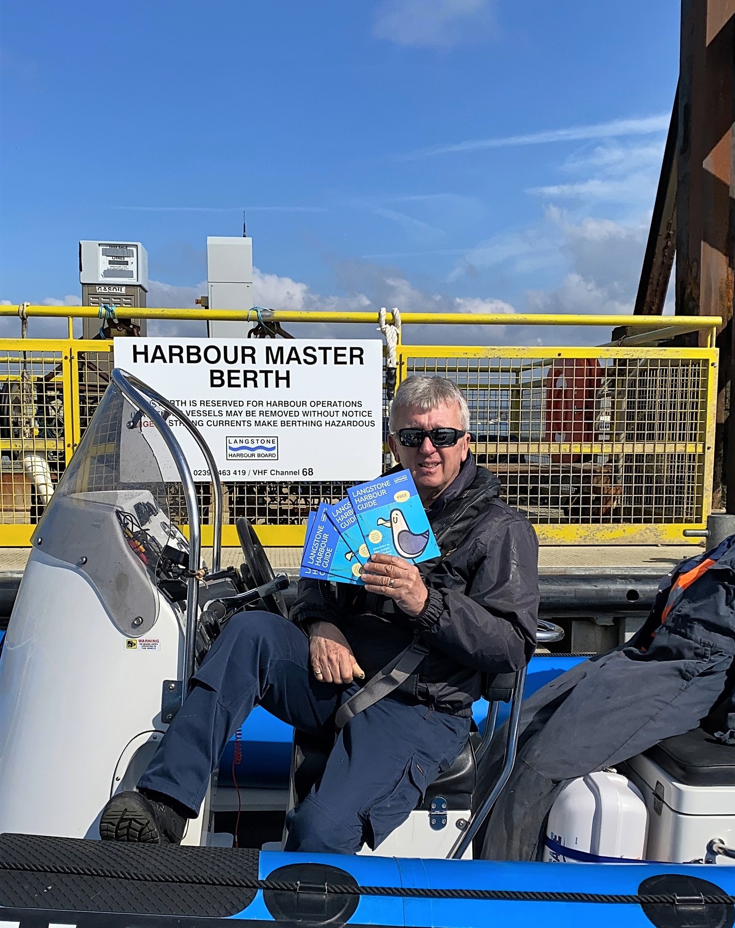 The season has started!⛵️🛥 Our office is now open 9 until 5, seven days a week until October. Here we have a member of our patrol team kindly modelling the 2023 Harbour Guide, which is free and available for collection at the Harbour Office.
Make sure your safety kit is checked and operational for your first trip out on the water🌊 Our wonderful patrol team will be afloat to answer any questions or provide assistance.
Happy Easter to you all!🐥🌞