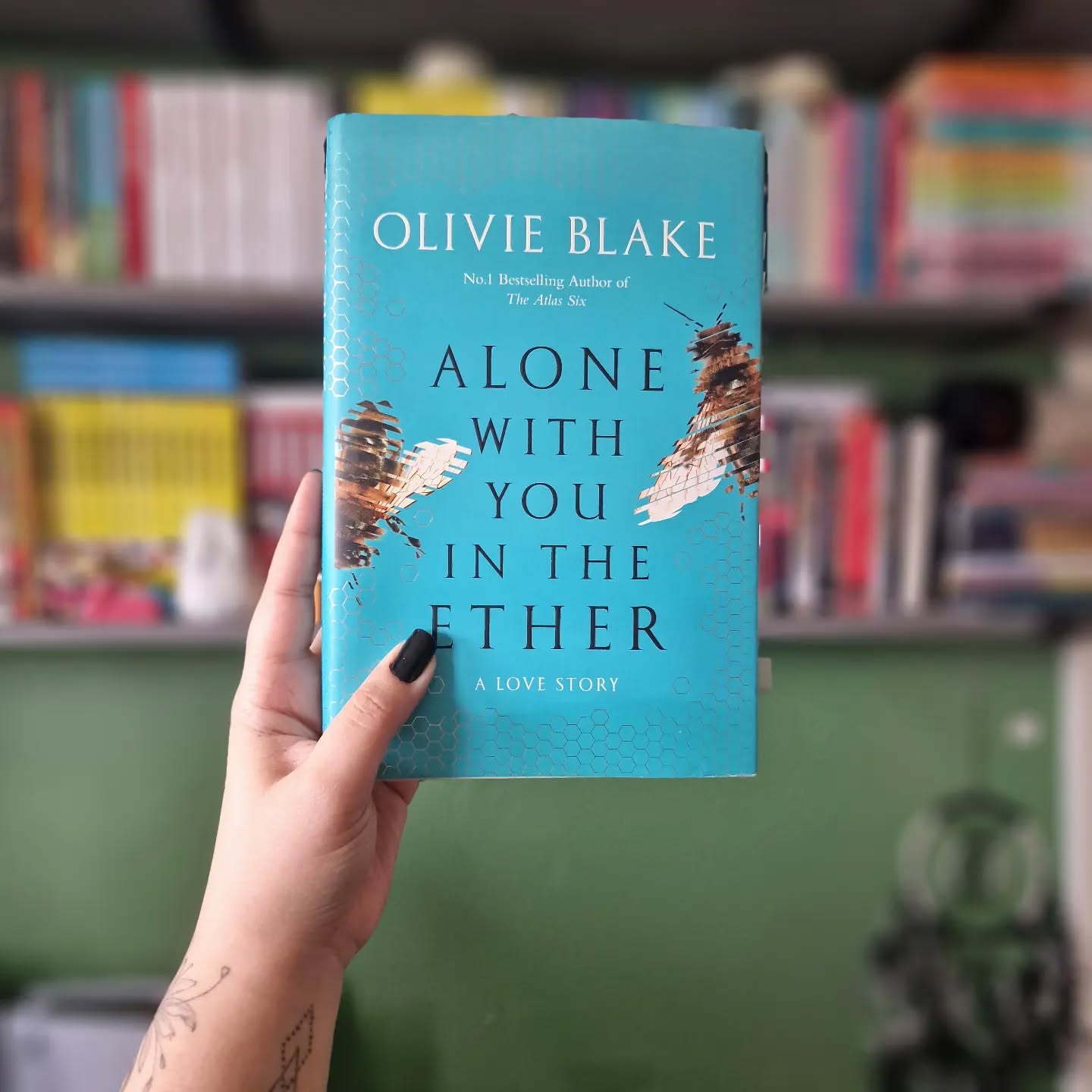 New review up on the website for my take on the 'BookTok' Sensation Alone With You In The Ether by Olivie Blake
'...Art is tragedy. Art is loss. It's the fleeting breath of a forgone moment, the intimacy of things undone, the summer season that passes.'
This was a 3.5⭐️ read for me personally, but I did really enjoy reading it and highly recommend you do too, even if it's just to open up a discussion on the themes.
'It is enough to have known that the inside of her chest is more than a place for storage.'
Have you read Alone With You In The Ether or any other of Blake's books? Let us know below 💛