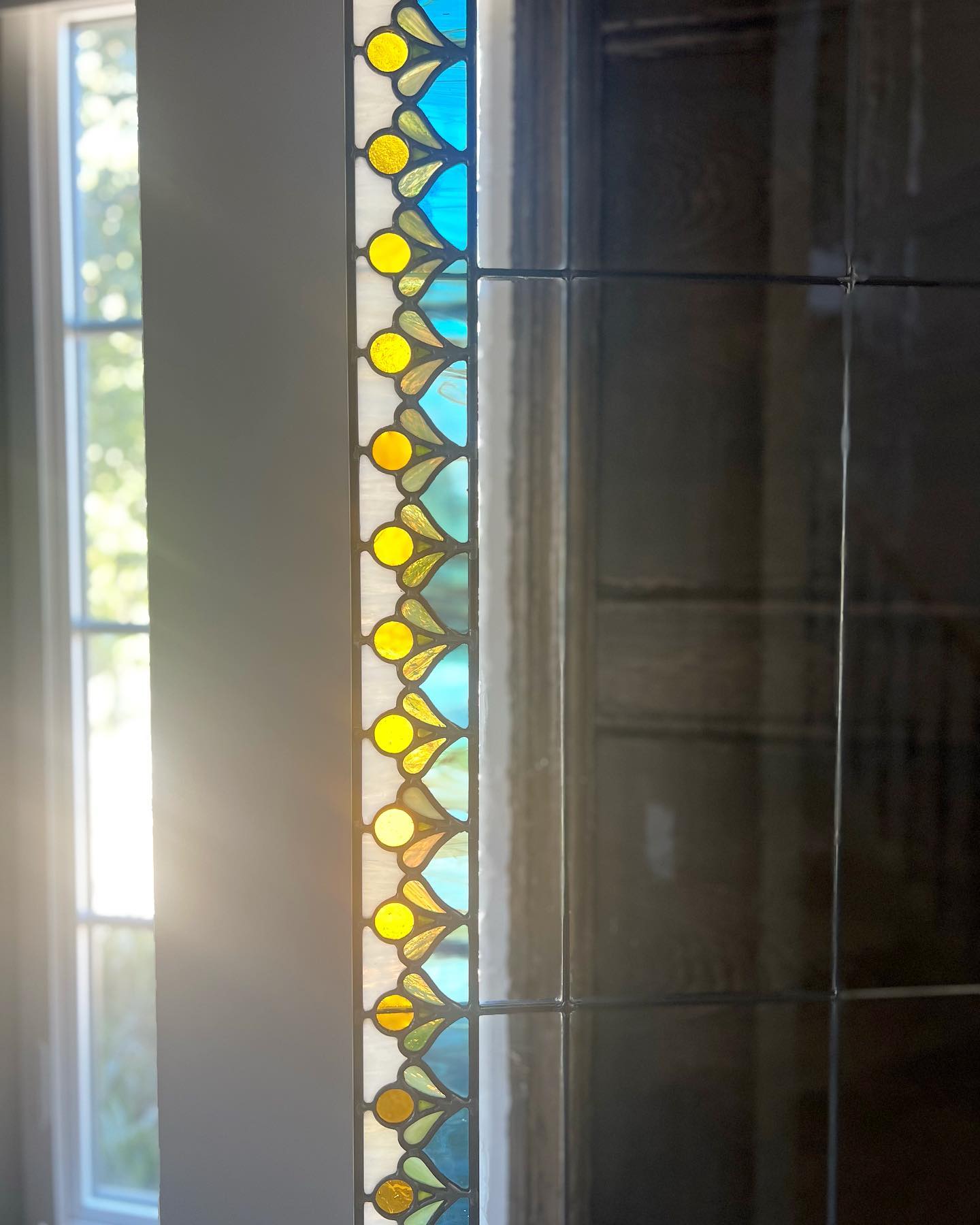 I’m so happy to see the sun finally shining and this custom stained glass window made for the #RenaissanceRemodel is showing of the sunshine so well!