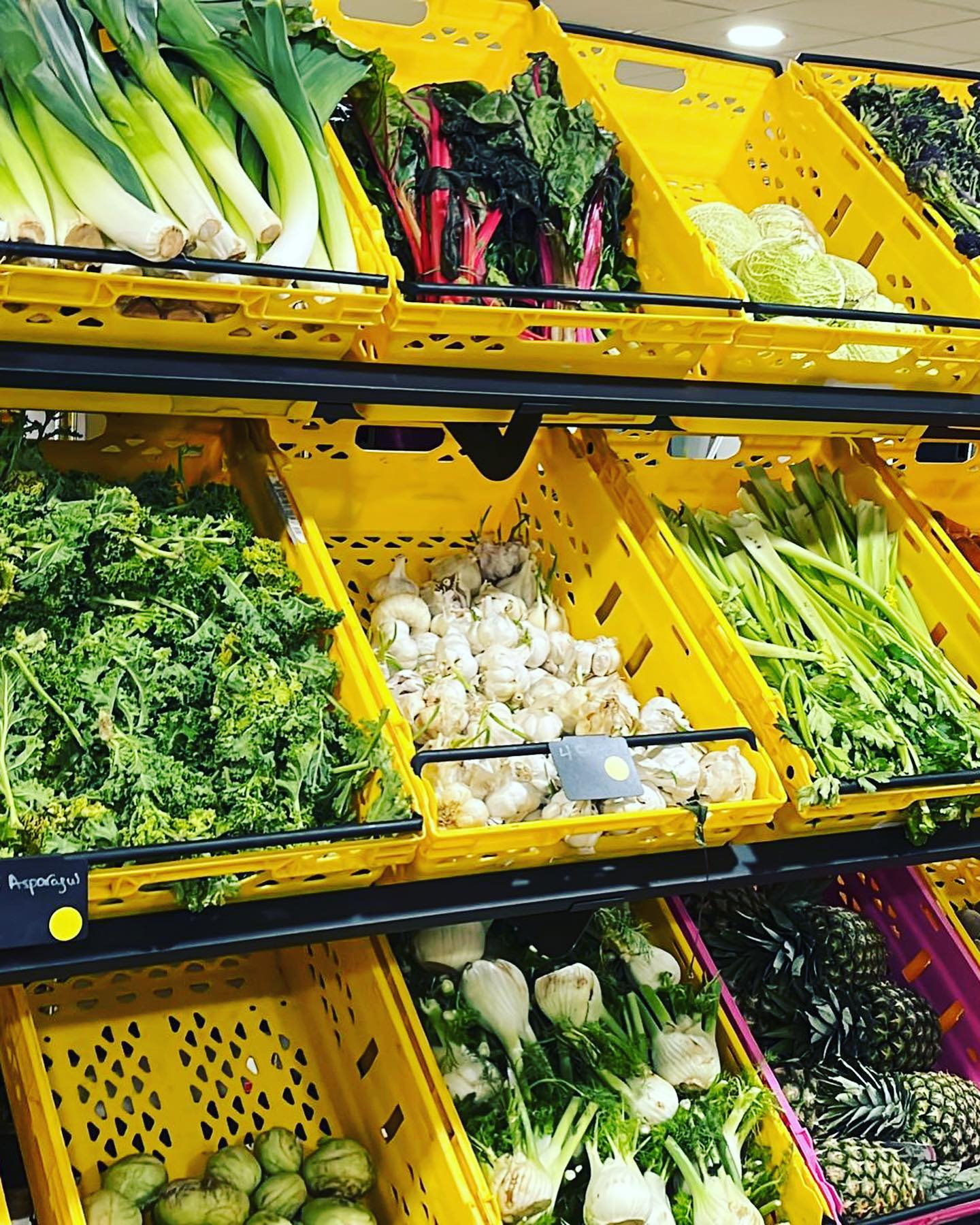 What a week of beautiful donations! We are so lucky to have the support of our community! Today we broke our record and saw 98!!!! customers in four hours! Without the support of our neighborhood this wouldn't be possible so a massive thanks @tedsveg @thirdeyeconsultinguk @natixis_corp @st.john.restaurant @fareshare @gailsbakery @georgethemartyr We could not do what we do without you!#london #community #costofliving #charity#