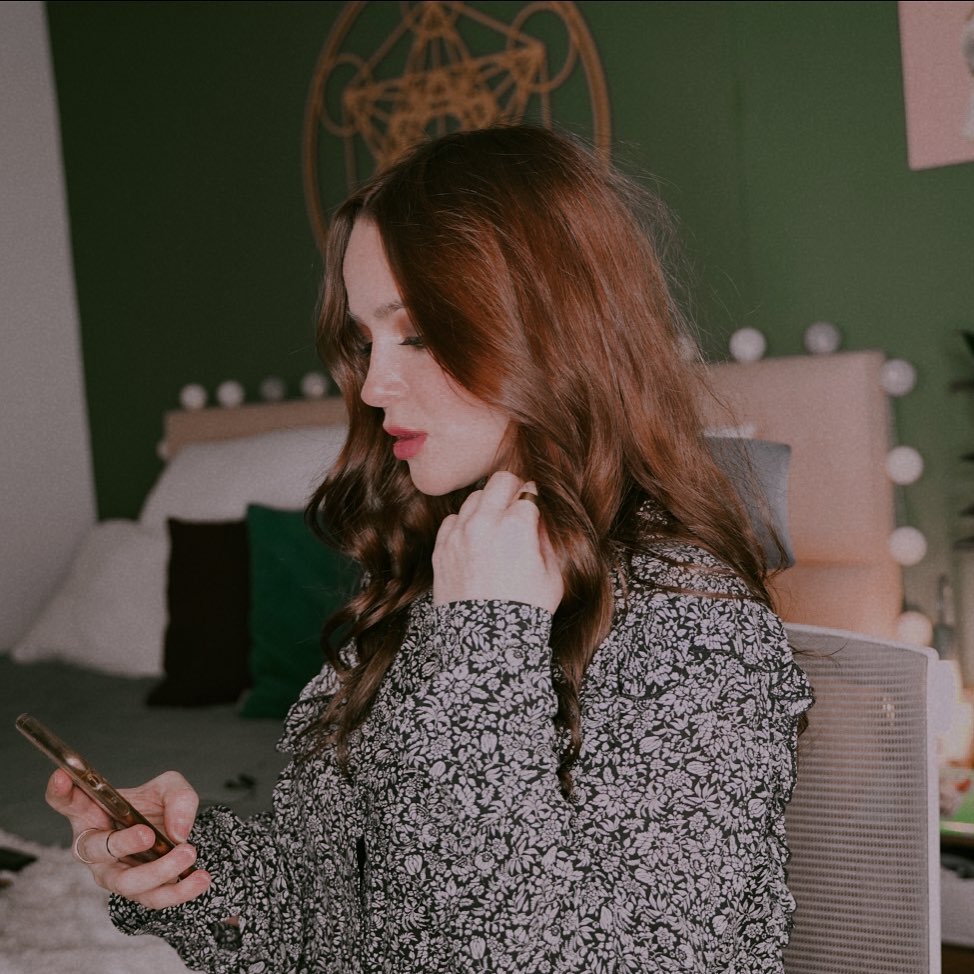 Sencillita leyendo el guion del siguiente video ✨