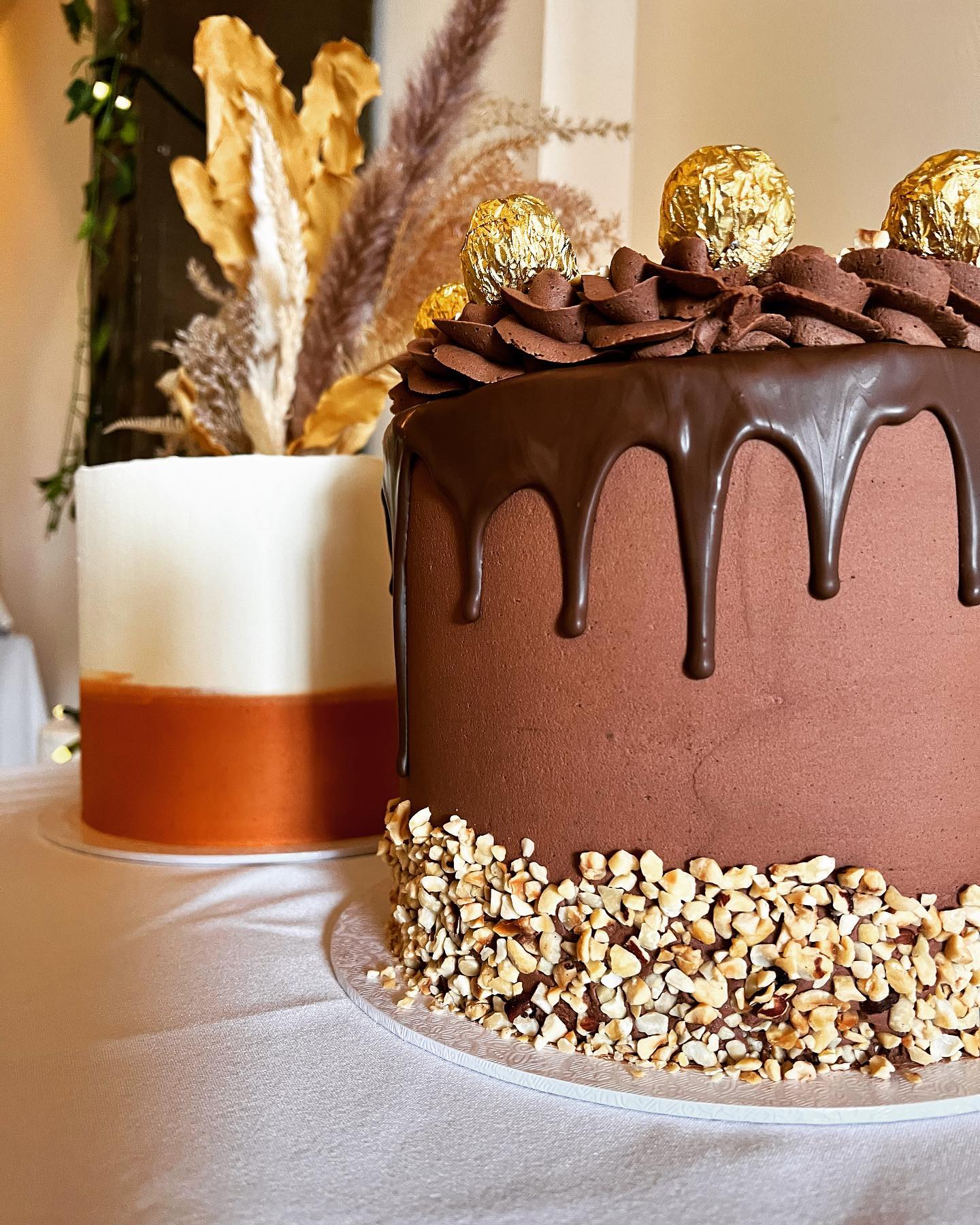 Wedding cake but make it fun ✨😍
Blows my mind that these were ordered for a wedding. These are cakes you can order from my website as a ready to go rather than a customised order. The fact that people think they’re good enough to have as a cake they want for an event let alone their wedding cake is something I’ll never get over. The best feeling ever 😍
And I love a wedding where it’s exactly what you want, your way. If you don’t want traditional that’s what we’re all about. Your wedding your way 🤍