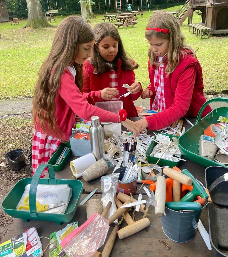 Gardening up to Spring - clearing the greenhouse, digging potatoes, visiting Keepers Nursery, planting seeds……
#montessorikent