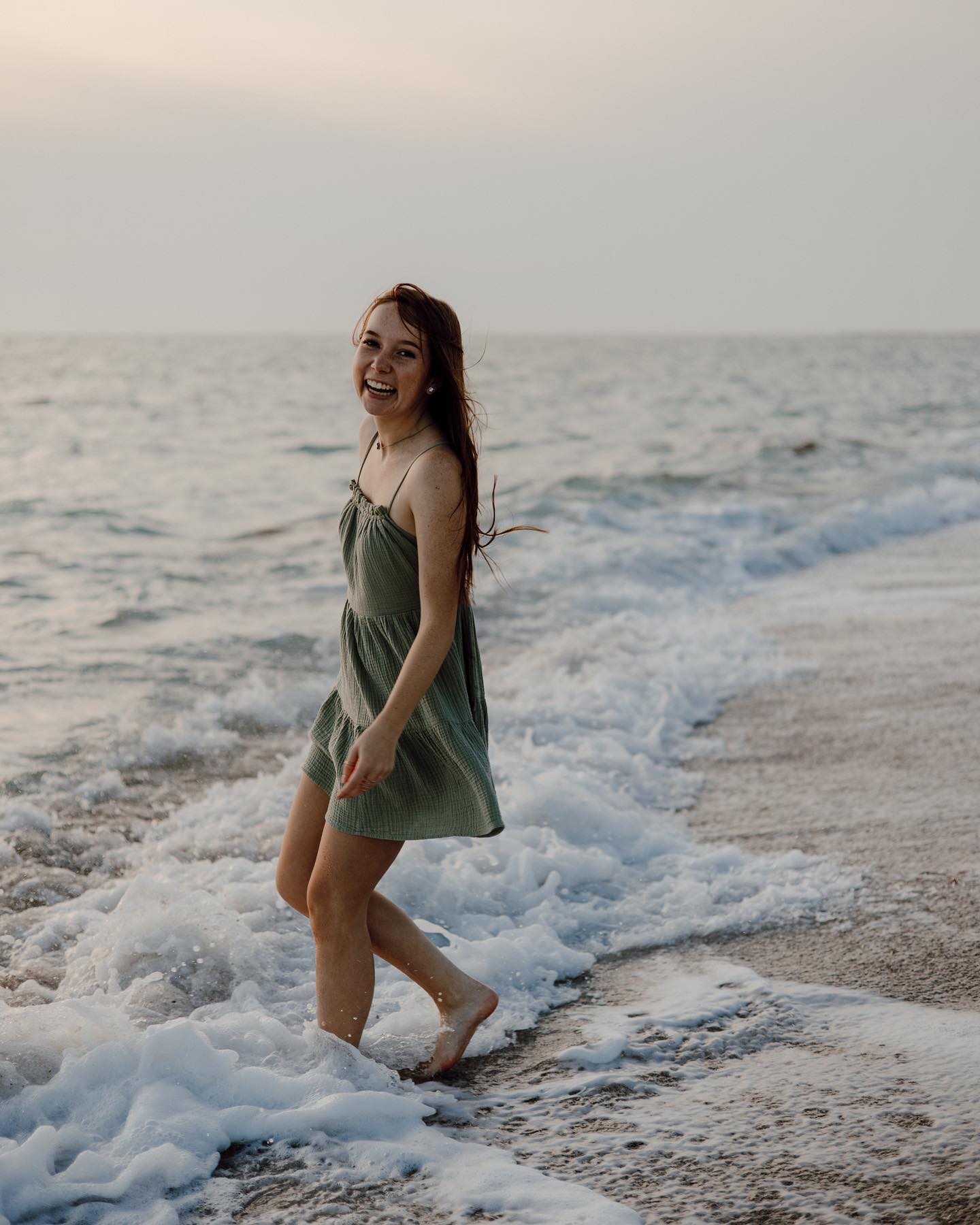 currently editing Marissa’s senior session and SQUEALING bc look at her glow✨ #classof2023🎓