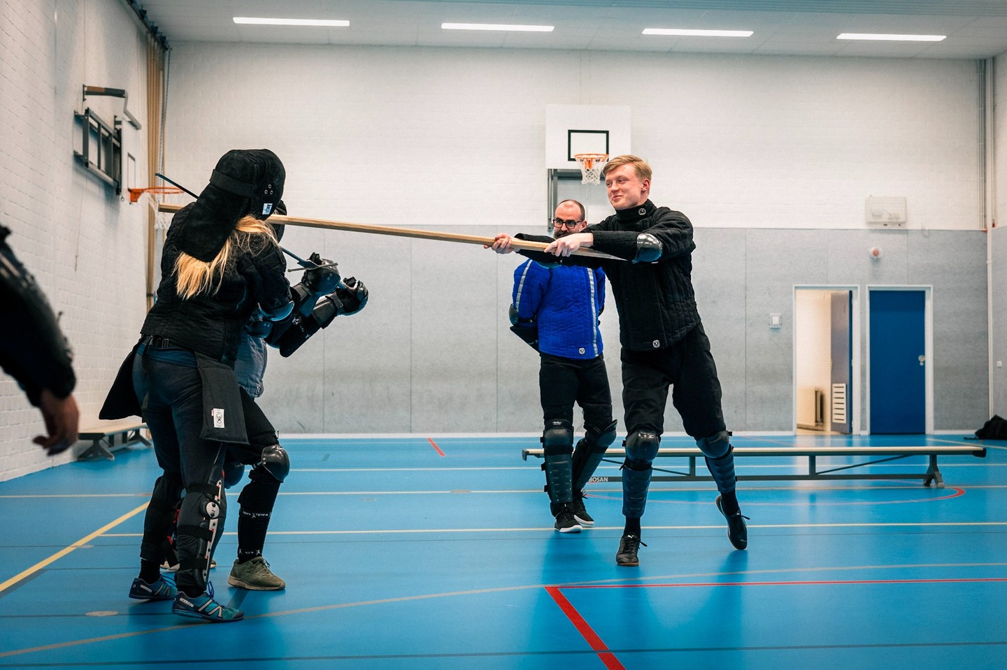 No events without volunteers. No tournaments without judges. No matter what sport you're in: pay your dues!
How often does your club train the skills needed to keep your sport flourishing?
#HistoricalEuropeanMartialArts #HEMA #HistoricalMartialArts #historischekrijgskunsten #langzwaard #langschwert #federschwert #swordfighting #fitdutchies #hematournament #medieval #middeleeuws #Zwolle #HanzestadZwolle #Groningen #ErGaatNietsBovenGroningen
📸: @maurice.booij