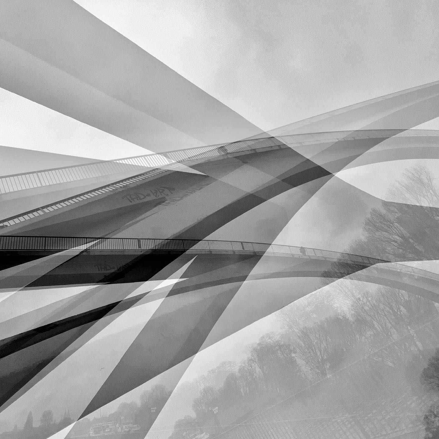 * WOHIN DES WEGES? * #experimentellefotografie #incamera #multiexposure #nophotoshop #mehrfachbelichtung #visualart #fineartphotography #wallart #abstractart #inmotion #experimentalphotography #art #motion #artoninstagram #fineart #ilovehannover #picoftheday #artography #bnwlovers #streetphotography #architektur #architecture #bnw #blackandwhite #picoftheday #modernarchitecture #drivebyshooting #bruecke #bridge #wege