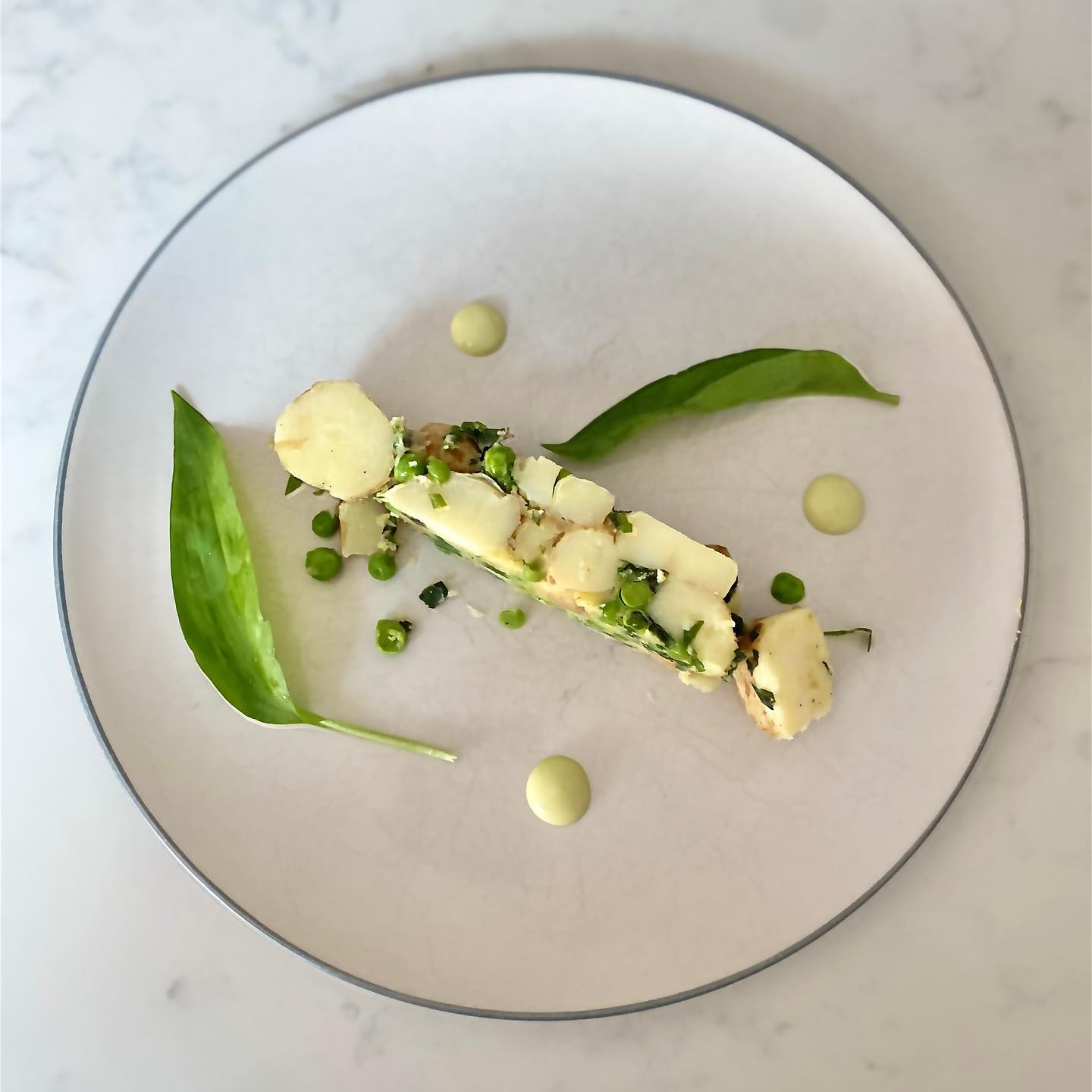 New Potato & Pea Presse with Wild Garlic Mayonnaise ๐ฑ
Katโs test kitchen in full swing before @blessstories_ Supper Club this coming weekend - Iโm excited!
#supperclub #elements #earth #plantfood #yogakitchen #retreatkitchen #yogafood #retreatchef #yogachef #plantbased #vegan