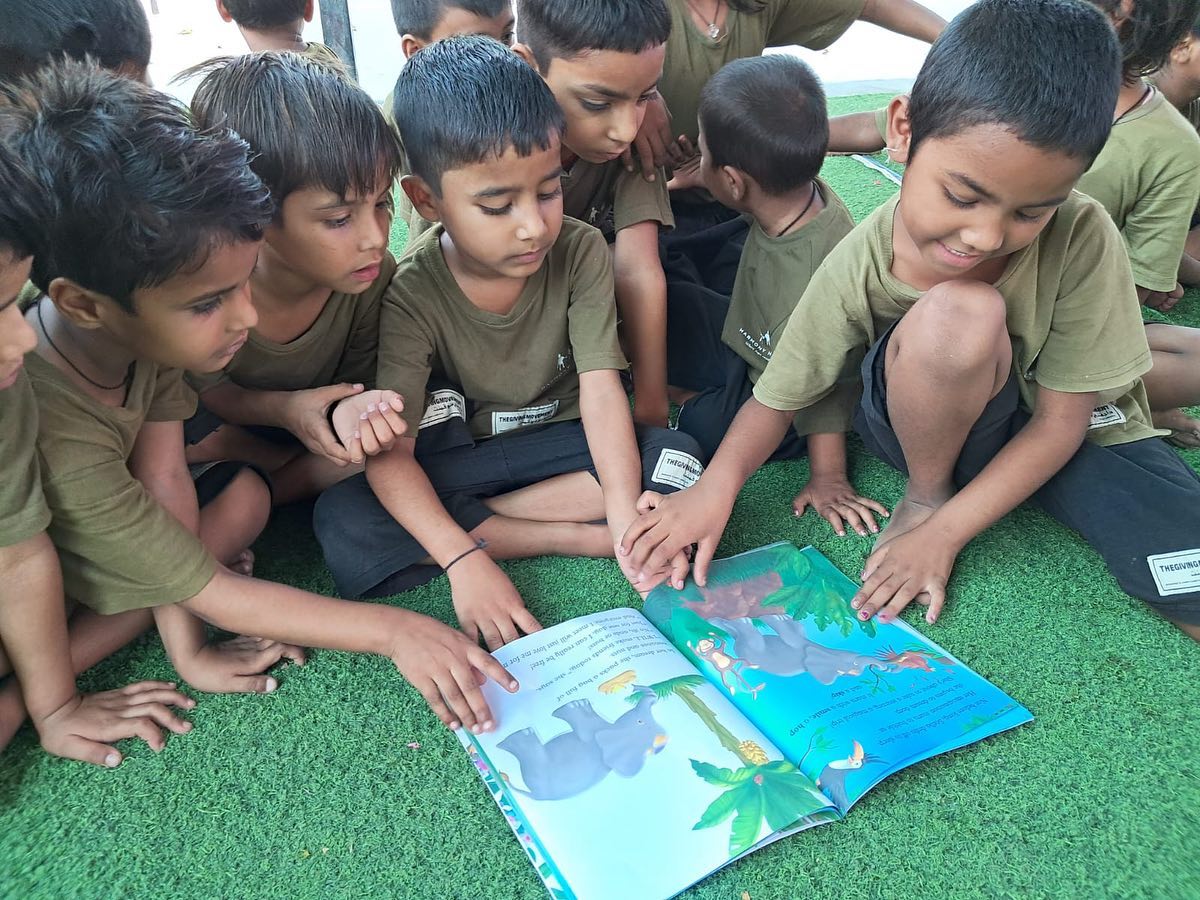 There is no measure of the happiness that is felt when something you’ve created from your heart space is then shared and received in the heart of another…our imagination is a gift and when we use it to spread joy and positive thoughts and emotions, there is a ripple effect that can be healing on so many levels 🙏🏻
These children @harmonyhouseindia have shared the gift of gratitude with me by their smiling faces and open hearts ❤️
@harmonyhouseindia @jojosarthouse #storieswithlove #stellassong #childrensauthor #artandmindfulness