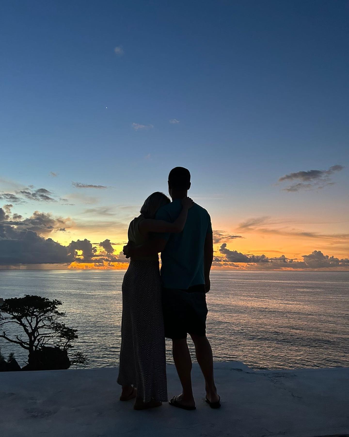 Só mais uma fotinho dessa família linda pra encantar vocês! Nossos clientes são incríveis!!!
#momentodesvu #noronha #viajarfazbem #fernandodenoronha #noronhese #amonoronha #noronhando
Coisas que você precisa saber sobre Noronha:
A ilha tem apenas dois aeroportos têm voo direto para o arquipélago. Os trajetos duram em média 1h20 partindo de Recife e 55min partindo de Natal.
Para viajar de outras cidades até o arquipélago é necessário fazer conexões em um destes dois aeroportos. As companhias aéreas que realizam estes voos são Gol, saindo de Recife e Azul, saindo de Recife ou Natal. Uma opção muito boa é reservar alguns dias para conhecer a cidade de conexão e aproveitar seus dias de férias ao máximo.
Quer saber mais? Fale a gente!