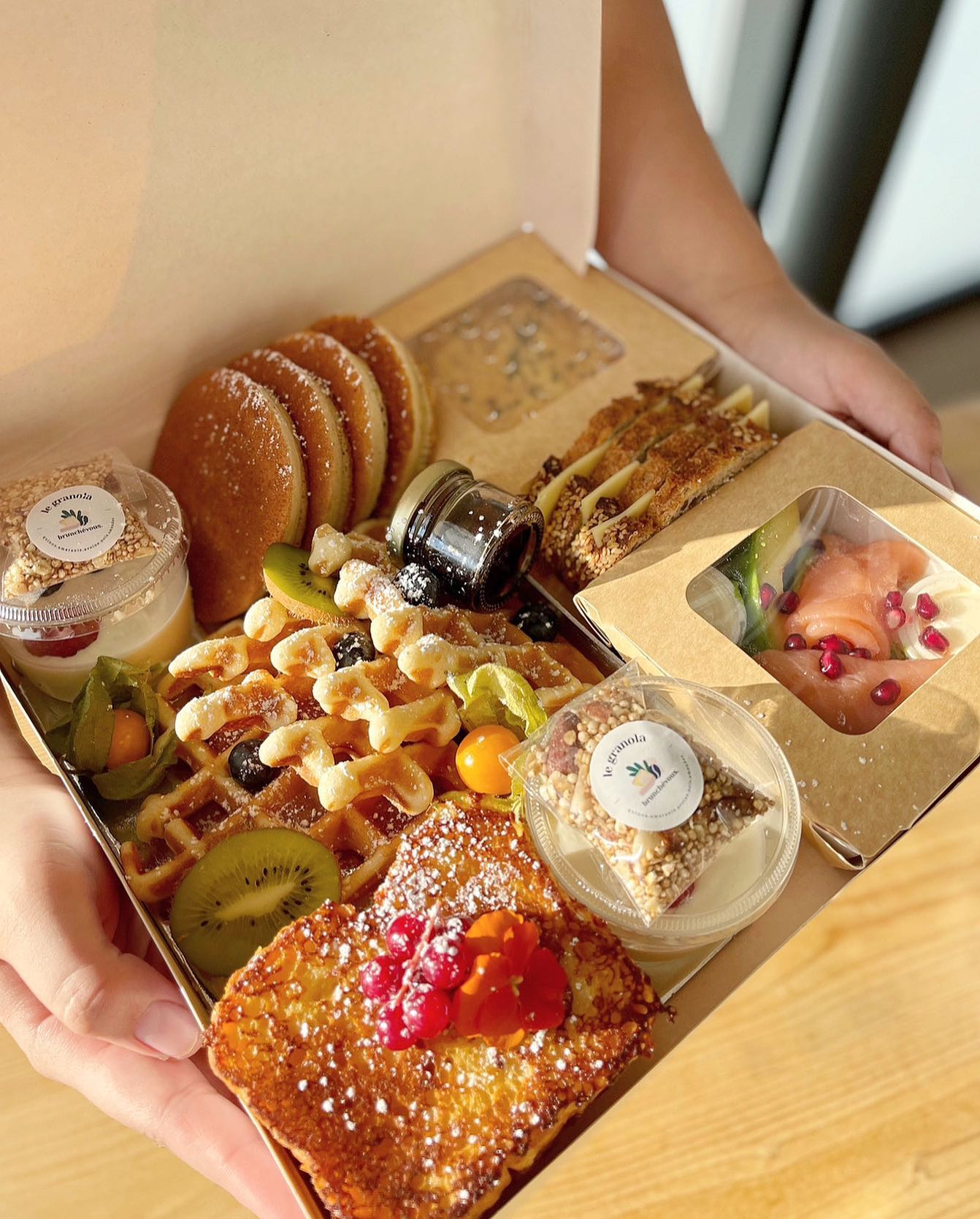 Every sunday is brunch-box day ! brunchĂ©vous, livrĂ© Ă la maison đ§Ą
#brunchevous #brunchbox #biscuits #food #foodinstagram #brunch #brunchtime #brunchhautesavoie #brunchdudimanche #event #saintcergues #stcergues #machilly #juvigny #veigy #veigyfoncenex #loisin #lucinges #bonsenchablais #douvaine #villelagrand #fillinges #nangy #bonne #ballaison #cranvessales