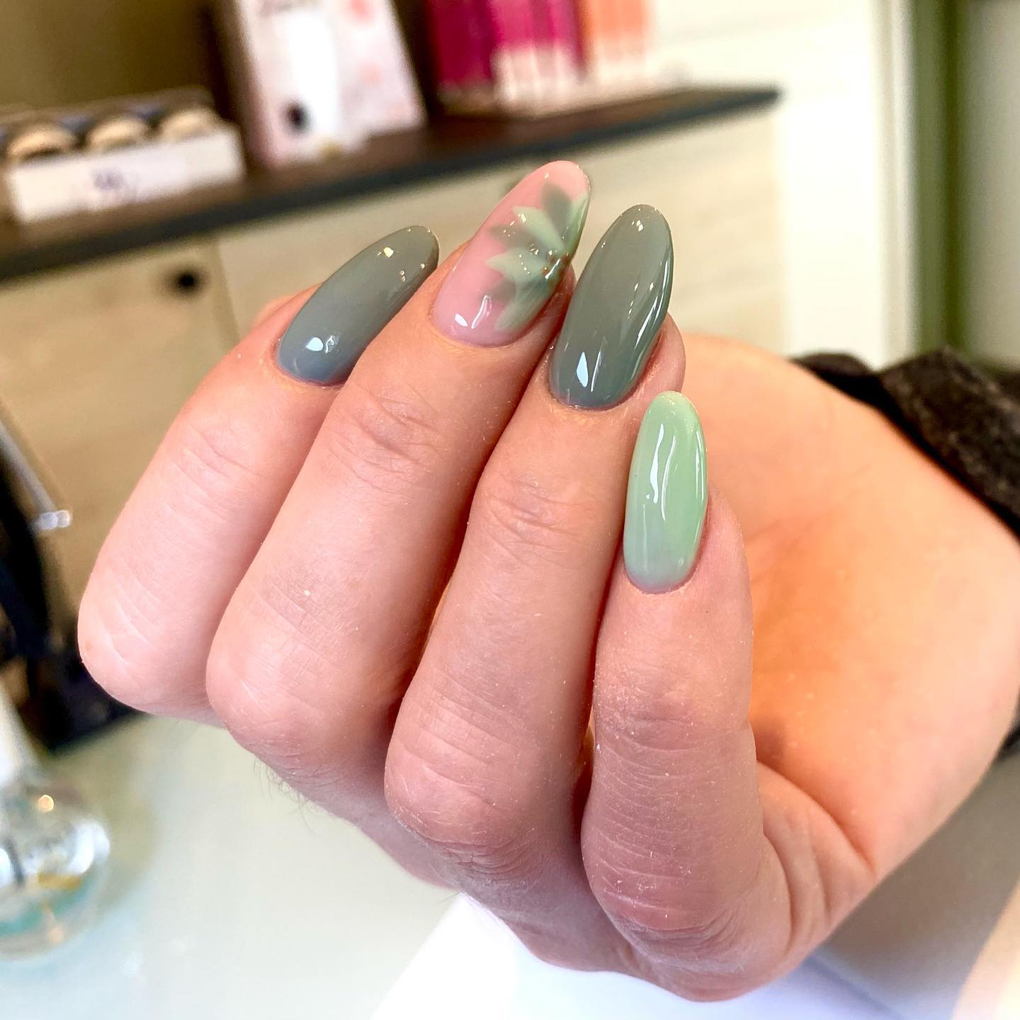 Endelig er tiden inne for lekre vårfarger og nydelige design 🌸 Negler utført av Ruta 💚
#TemaHud #formerennvelvære #Asker #Nesbru #hudpleie #hudpleieasker #hudpleienesbru #hudpleietips #hudpleieprodukter #hudpleierutine #hudpleiesalong #handlelokalt #støttsmåbedrifter #negler #neglernorge #norskenegler #neglerasker #neglernesbru #franskmanikyr #franskenegler #løsnegler #gelenegler #nyenegler #instanails #nailstoinspire #manikyr #manicure #shellac #cnd #pronails