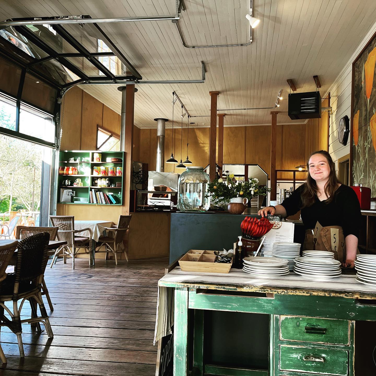 Windows are open… warm breeze coming thru… scent of pizza out of the oven, and Kiliegh taking good care. Life is good.
#woodfiredpizza
#offspringwoodfirepizza
#windowsareopen
#lifeisgood