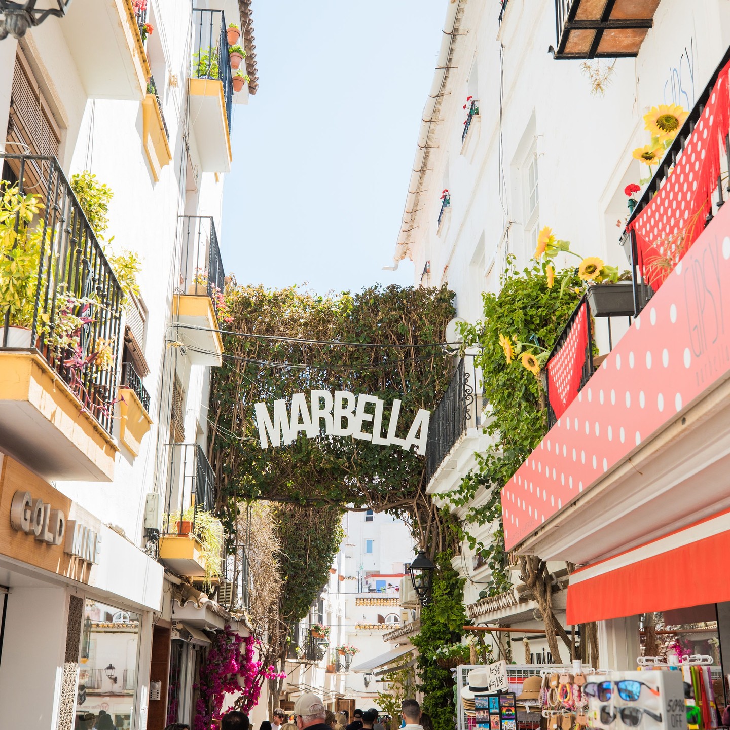 The chic, sunny town of Marbella is a luxurious costal city, rich with history while embracing a mix of charm, modernness and breathtaking views with the ocean air was the perfect destination to end our trip! 🌸⛱🌞
📸: @straughan_photography
#hooplatravelpartners #hooplatravel #spain #marbella #incentivetravel #rewardtravel #weloveourclients #sunny #llama #hoopla #incentive #chic #takeusback #welovespain #marbellalifestyle #oceanair