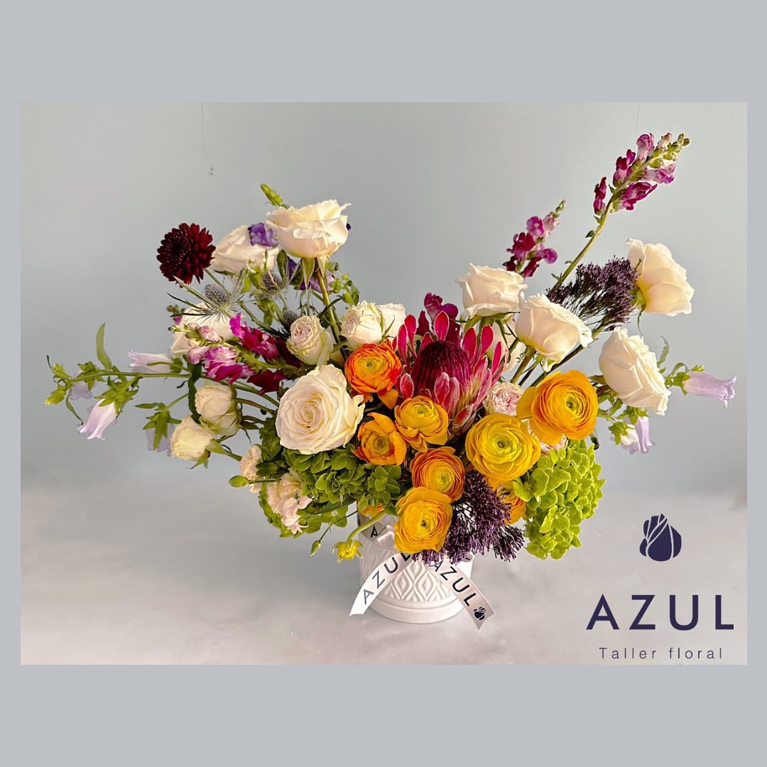 Nuestro E S T I L O I N G L É S llegó para enamorar, lleno de movimientos, armonías y detalles, donde todas las flores se sincronizan para robarse las miradas.
#arreglosfloralesbogota #floresbogota #regalospersonalizados
