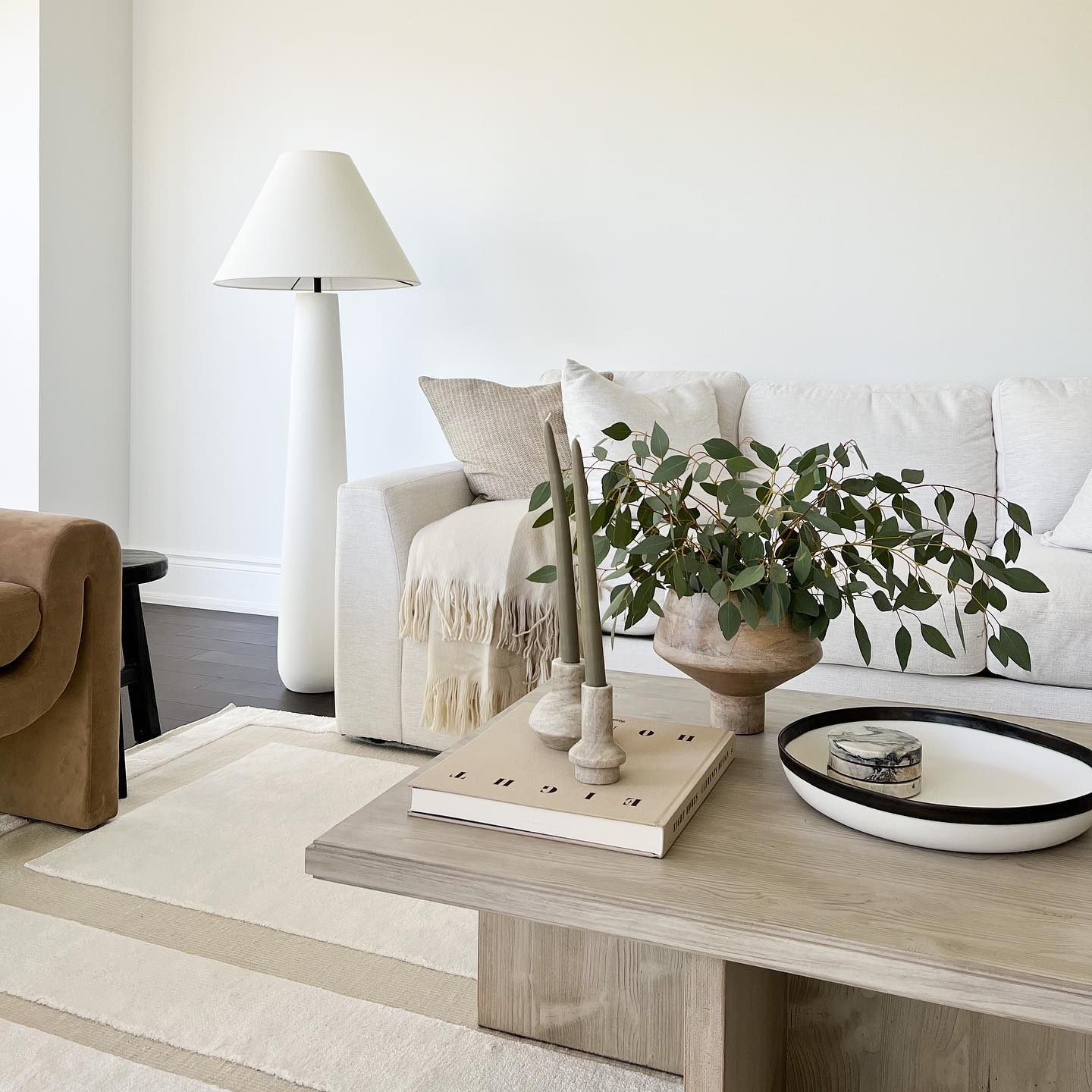 Happy Friday! #projectlowervillage
#livingroom #interior #decor #design #styling #furniture #inspiration #interiordesign #interiordecor