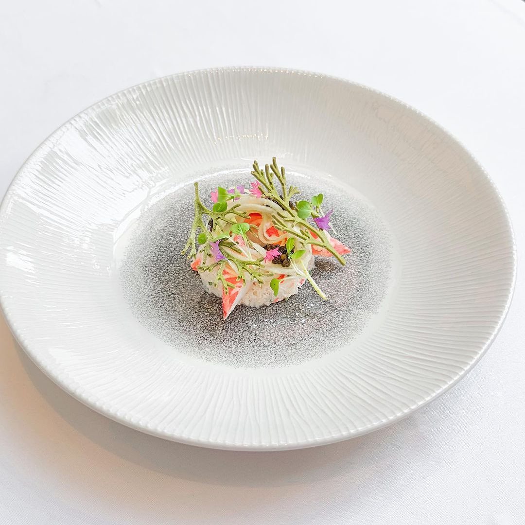 Crabe des neiges, Caviar Krystal @kaviari_paris, pommes, crème anglaise au crabe et huile au foin d'odeur.
Entrée à la carte @restaurantsaintamour
👨🍳 @xavier.deschenes_
📸 @olivier.gosselin8
#lesaintamour #gastronomiequebecoise #qcfoodie #saintamour #restaurantlesaintamour #experiencesaintamour #gastronomiequebecoise #quebecfoodies #quebeccityfoodies #qcfoodie #restoquebec #foodies #quebecfood #vieuxquebec #alimentsQC #quebeccityfoodies #québeclovers #quebeccity #québeccity #quebeccityfoodies #quebeccitylife #quebeccity🇨🇦 #saintamour #restaurantsaintamour #quebectablegourmande #quebecregion #quebecregiongourmande #mangerlocal #mangerquebec #quebecfoodies #quebeccity