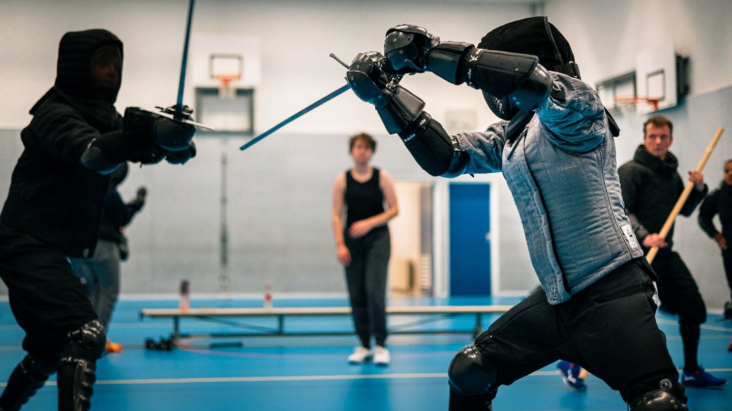 Monday! Facing the new week like... 😎
Want to know more about swordsmanship and our Historical European Martial Arts training sessions in #Zwolle and #Groningen? Check our website, and follow us on Facebook and Instagram!
Meer weten over historisch zwaardvechten in Zwolle en Groningen? Bezoek onze website, en volg ons op Facebook en Instagram!
#HistoricalEuropeanMartialArts #HEMA #historical #martialarts #historicalfencing #longsword #langzwaard #training #fitdutchies #lichtenauer #rapier #capoferro #hemaclub #westernmartialarts #wma #hanzestadzwolle #swolla #ergaatnietsbovengroningen #Grunn #zwaardvechten #swordfighting #historischekrijgskunsten #medieval #renaissance #middeleeuwszwaardvechten #middeleeuws #rapieranddagger #marsmartialarts
📸: @maurice.booij