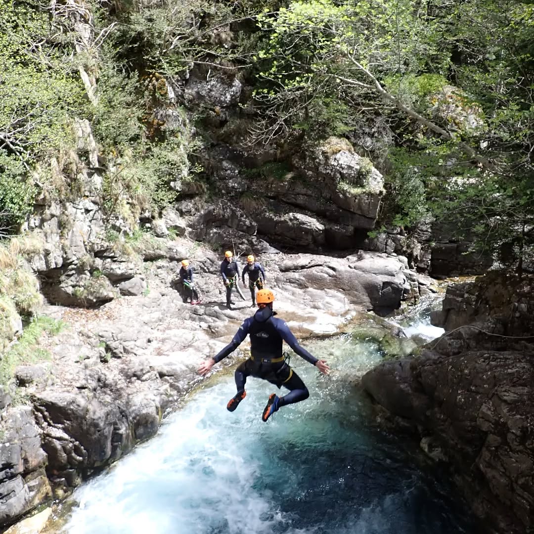 💦💦💦💦💦💦💦💦💦💦💦💦
¡Barranquismo primaveral en Ainsa, Huesca!
Puente de Mayo lleno de emociones. La fiesta continúa, Salidas todos los días, no te quedes sin tu plaza. 🤘
Reservas booking: +34 608331594
.
.
.
.
.
#ainsa #aínsa #ordesa #boltaña #pirineos #pyrenees #barranquismo #pyreneeen #pyrenées #torla