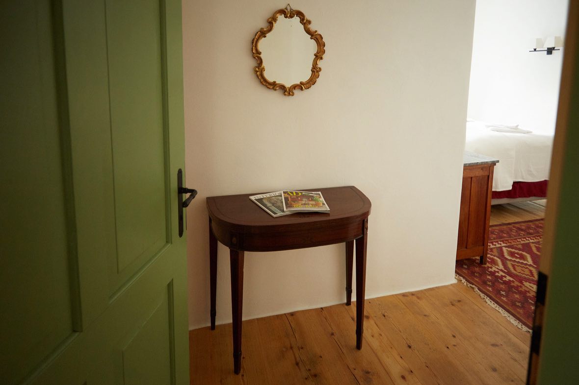 Wander into our adorable bedroom with #sandling views ⛰️
Entdecke eines unser Schlafzimmer mit einem wundervollen #Sandling Blick