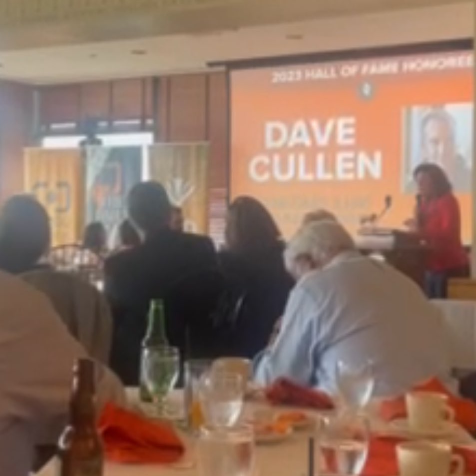 My great college paper, @thedailyillini inducted me into its hall of fame yesterday. (Joining Dave Eggars, Roger Simon, Hugh Hefner, Roger Ebert, etc.)
Ironically, the writing biz is bad enough that I couldnāt afford to go accept in person. šš¤·āāļøš¤£
But a friend taped my video speech, and made me tear up to see all my old (current) friends there with virtual me to share it.
Nice day. WIsh I could have been with you.
(If the Nobels ever call, Iāll definitely get my ass to Stockholm. š¤£š¤£ (Unlike Bob Dylan! š))