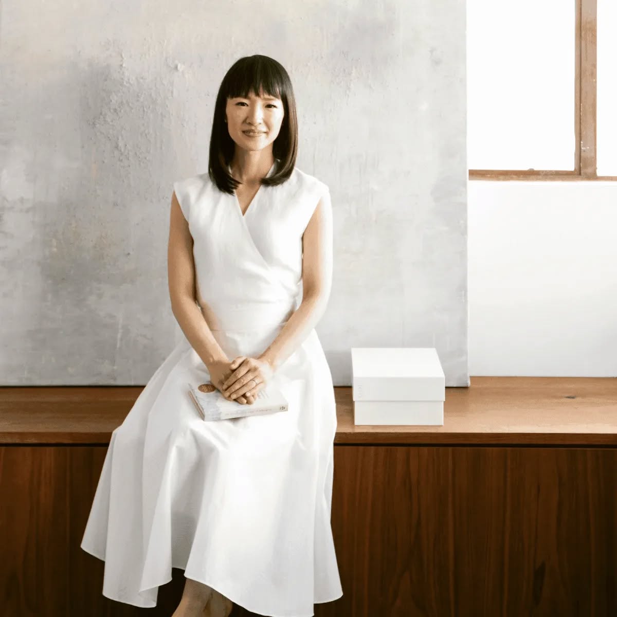 "Ich habe noch kein Haus gesehen, in dem es an ausreichend Stauraum mangelte. Das eigentliche Problem ist, dass wir weit mehr haben, als wir brauchen oder wollen." @mariekondo
Vor einem Umzug sollte auf jeden Fall richtig ausgemistet werden. Wer weiß, vielleicht ist die größere Wohnung dann gar nicht mehr nötig 😉 Auf jeden Fall sollte das Aussortieren VORHER passieren. Wer will denn schließlich freiwillig zu viele Umzugskartons schleppen?!
Hol dir Hilfe dafür bei mir!
Foto: KonMari® Media Inc.
#glueckssachen #sparkjoy #umzug #umzugsservice #konmari #mariekondo #konmariconsultant #magiccleaning #ordnung #ordnungscoach #ordnungsberatung #aufräumen #ausmisten #entrümpeln #organisieren #ordnungshilfe #linz #leonding #oberösterreich