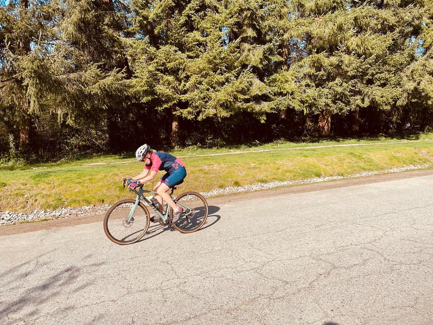 After some fast Corning work, tonight’s workout finished with 6 short seated sprints. Nice work ladies! #earlyseason #wakingupthelegs #cornerfast #bikeskills #womenwhoride #springfitness #cycling #biketraining #shortsprints