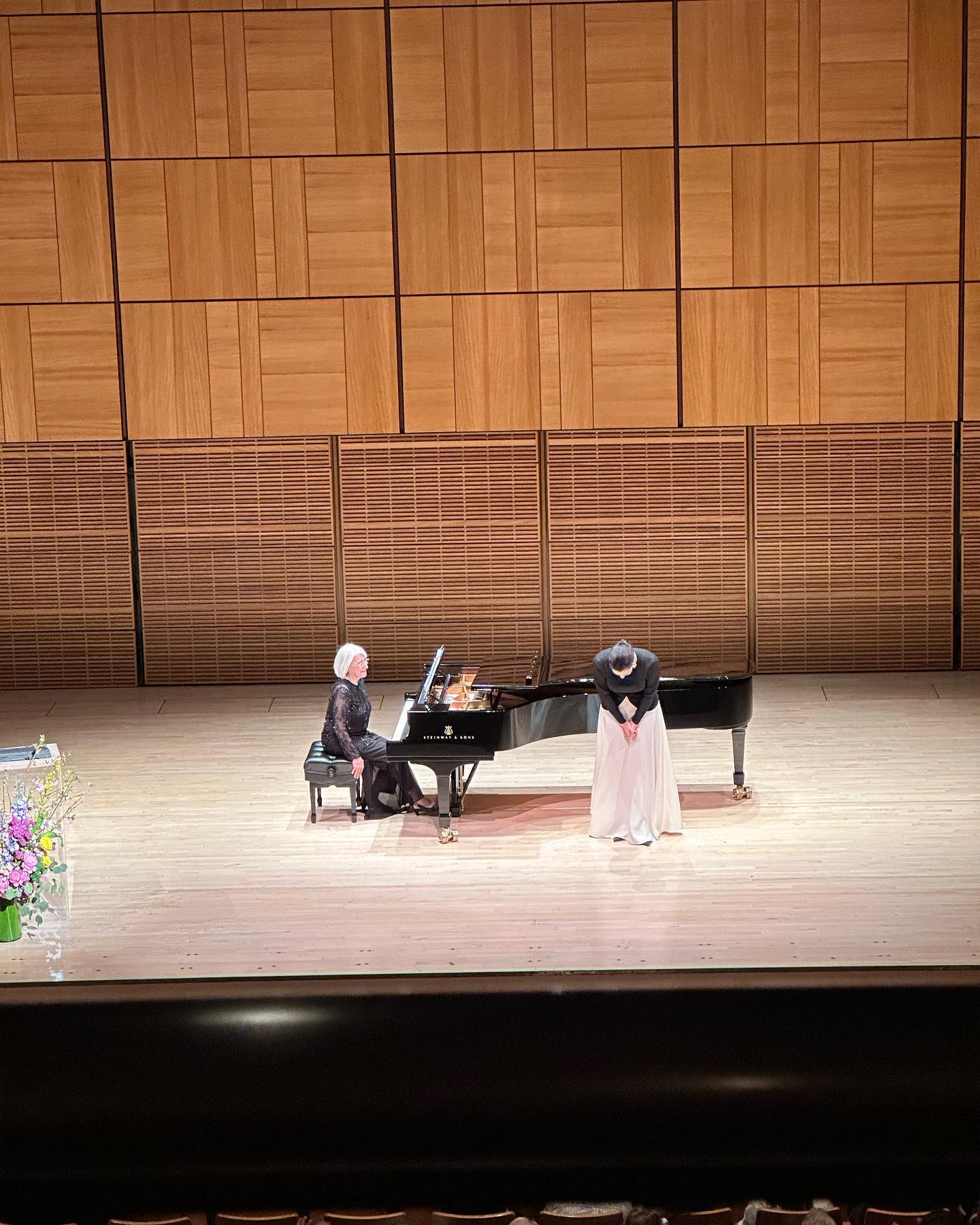 I haven’t had too many chances to sing in NYC the past few years, but last night made up for all of it and more! I was so so happy to make my @carnegiehall debut as part of the Gerda Lissner Foundation winners concert. It was such a joy to share the stage with these fabulous singers and the amaaazing @arleneshrut, and to get to have so many people I love in the audience.
Thank you thank you thank you to the @gerdalissnerfoundation for the enormous honor, and for making last night so special!! ✨