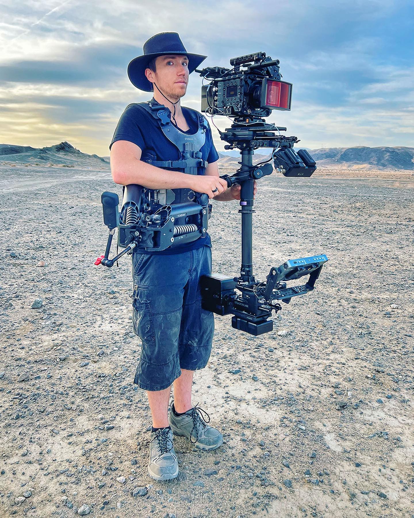 Fun times out in the desert with this crazy anamorphic lens with a rectangular front element!
🤯🤠
The shots look insane! Excited to share 🙌
DP @alexanderalexandrov
#filmmaking #filmmaker #steadicam #steadicamoperator #societyofcameraoperators @societyofcameraoperators @icglocal600 @sonycine #willpower #willpowerwednesday #willpowercinema