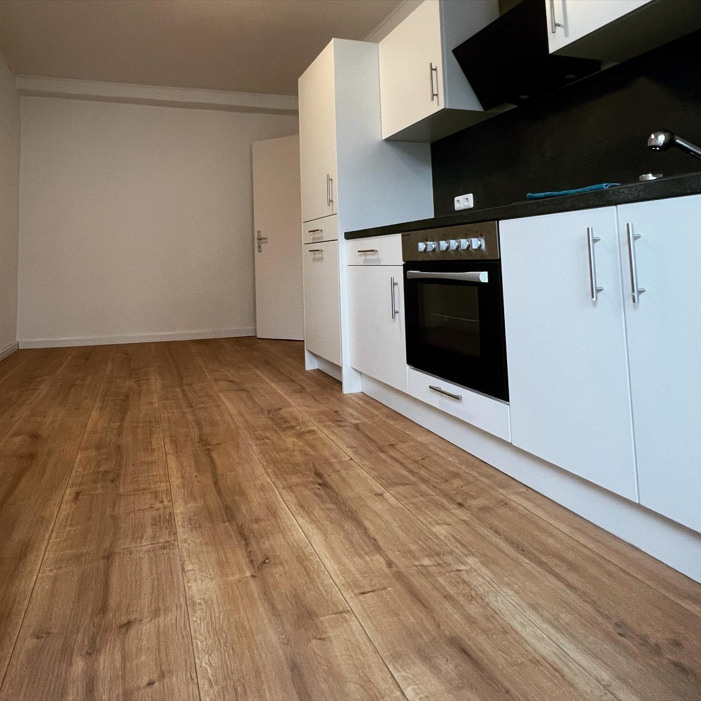 Lust auf einen neuen Boden? 🤔
#raumdesign#laminat#laminatboden#wunderwerk#raumdesign#handwerk#bodenleger#bodenlegerhandwerk#bodenbelag#ausaltmachneu