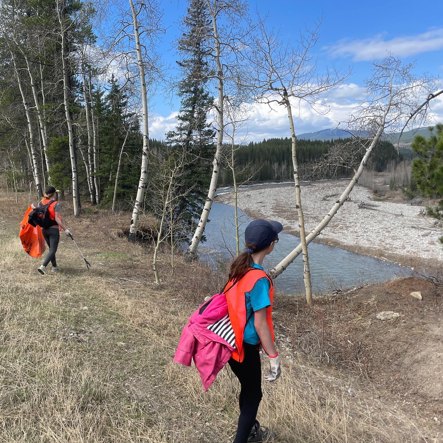 We had a large group show up despite threatening rain today for highway cleanup! We got 18km of the 66 from the gate to 22x cleaned up in less than three hours! A fun time with some unexpected finds along the way. We love being able to help in our own gorgeous “backyard” and be able to send proceeds on to Hands At Work! #albertahighwaycleanup