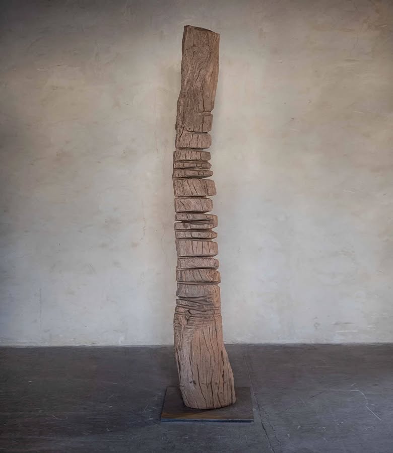 This well crank is part of our limited decorative objects, received from Niger.
They are made out of dense and durable a acacia wood,which guarantees their longevity; the oldest are three to 4 hundred years old.
#inredningstips #antik #antiques #maximalism #sverige #interir4all #decorativearts #decoration #architecture_lovers #archidetails #antiquités #sculpture #sculptureart #stockholm #gothenburg #malmö #dalarna #swedishhome #historyofart #inredningdesign #inredningsdetaljer