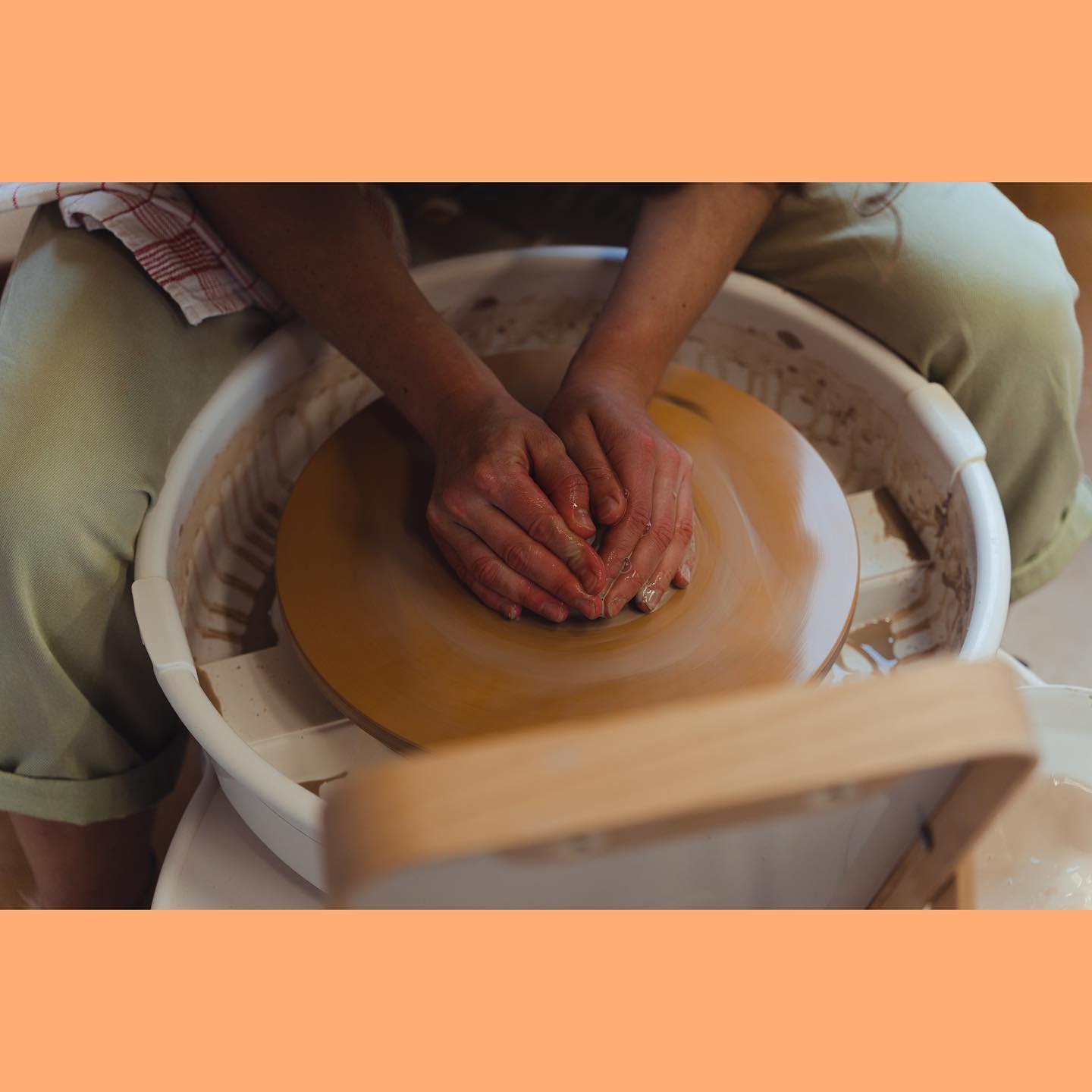 Hi there!
On Tuesday 23t of May and on Friday 26th of May I will start two new ceramic courses. On Tuesday evenings I will host a 8 weeks handbuilding + throwing workshop from 7 pm till 9.30 pm. And on Friday mornings from 10 am till 12.30 am a 8 weeks wheel throwing workshop.
For the Tuesday evening course I still have two spots available. And for the Friday morning course two spots became available again!
If you are interested send me a DM or email to kim.blekkenhorst@gmail.com
Love to see you at the studio!
#potteryworkshop #workshopamsterdam #ceramicscourse #slowmade #selfmade @contactamsterdam