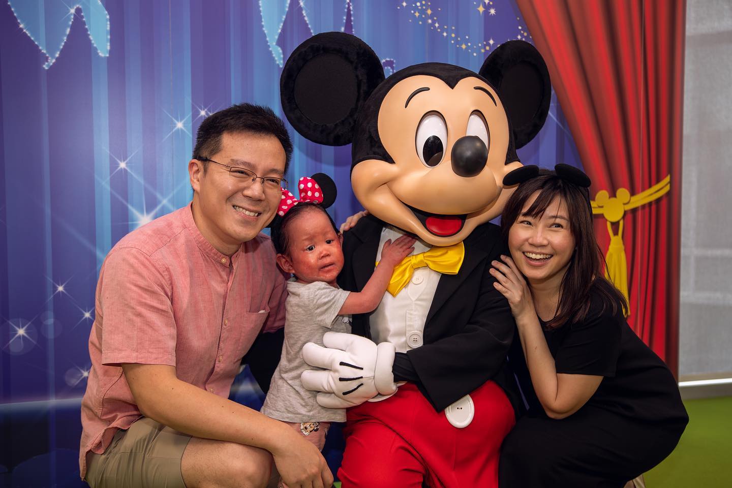 ✨Magic was in the air earlier this week as DEBRA Singapore and @rareskinconditionssocietysg were invited the Lucasfilm ILM and Disney Studios for a one-of-a-kind experience.
Not only did we witness the incredible behind-the-scenes magic of movie-making, but we were also treated to a mesmerizing performance of REAL magic by a magician! As if that wasn't enough, we had the thrilling opportunity to meet beloved Star Wars characters and create unforgettable memories with the iconic Mickey Mouse himself!
Thank you to @Lucasfilm ILM Singapore and @disneystudiossg for bringing wonder, joy and magic to our day!✨