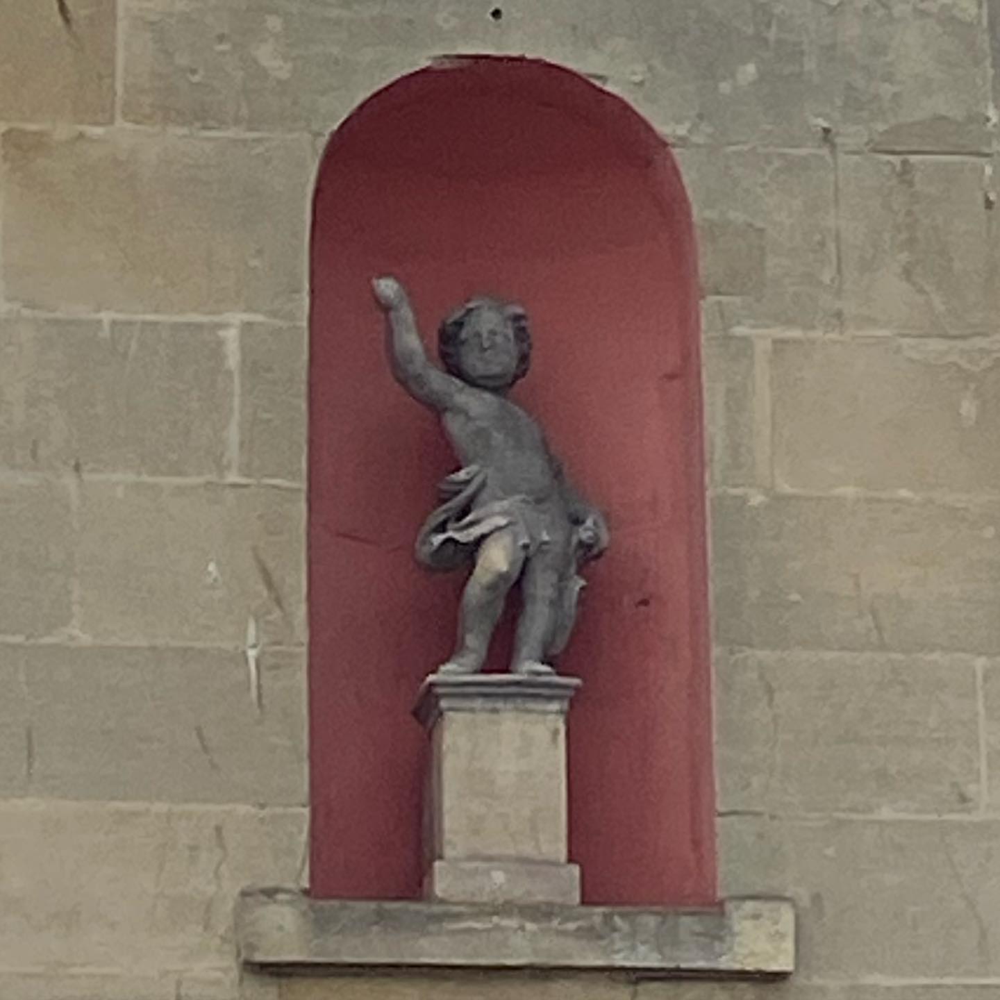 Oh snap
I haven’t posted in months.
Well anyway England is blooming. It’s peak wisteria time now.
Photos are a putti or cherub in Bath at the bottom of Milsom Street, the sunken gardens at Hampton Court Palace, the Italian gardens at Hever Castle and the ivy wreathing the gatehouse at Hever.
Just had a great few days walking in Anne Boleyn’s footsteps around the country with a lovely family, next week I’m at the Tower for the anniversary of Anne’s execution with @british_history_tours
•
•
•
Hello. I’m William Harry Mitchell, a Blue Badge Tourist Guide and Historical Interpreter. I lead tours around London and all over England. Want a tour? Have a look at my website (link in bio) for some ideas and get in touch through the contact form. @whmtours
#anneboleyn #hevercastle #bath #wysteria #hamptoncourt #snap #awesnap #bendandsnap #britaininbloom #adventure #nature