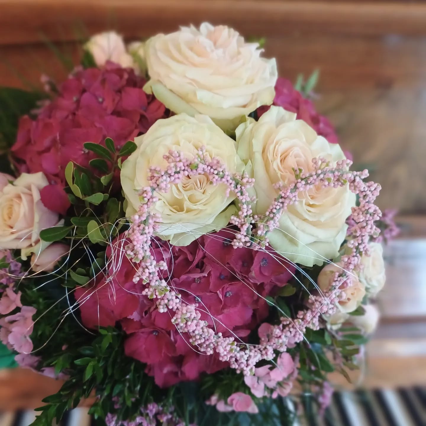 Am 14.Mai 2023 ist Muttertag ❤️ 💜
#cityblumehdh #floristik #Muttertag #vintage#liebe#hortensie#rose#eukalyptus #pfingstrosen #astilbe