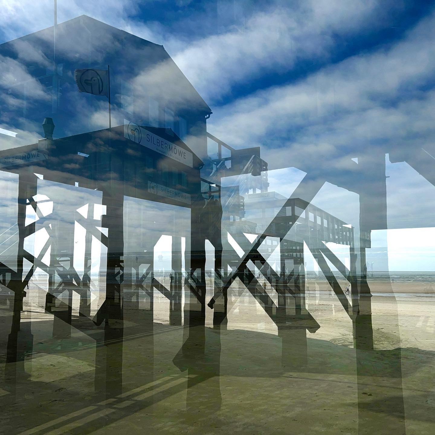 ~~~ SPO ~~~ #experimentellefotografie #multiexposure #nophotoshop #mehrfachbelichtung #incamera #visualart #fineartphotography #wallart #wandbilder #kunstposter #abstractart #wattenmeer #architektur #inmotion #experimentalphotography #art #motion #artoninstagram #fineart #ilovehannover #picoftheday #artography #spo #sanktpeterording #stelzenhaus #strand