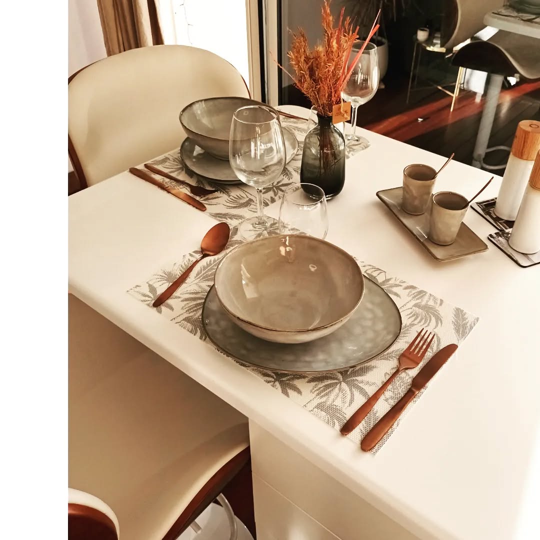 Elegant table set for dîner @sxm_beach_house
#sxmholidays #dinerathome #sxmrentals #sxmbeachrentals #vacancessxm #beachlife #beachhouseinteriors #locationvacancesstmartin #antilleslocation #decorationinterieur #artdelatable #lunchatsxm #gardenview #accesplage #sinmarteenisland #sxmfood