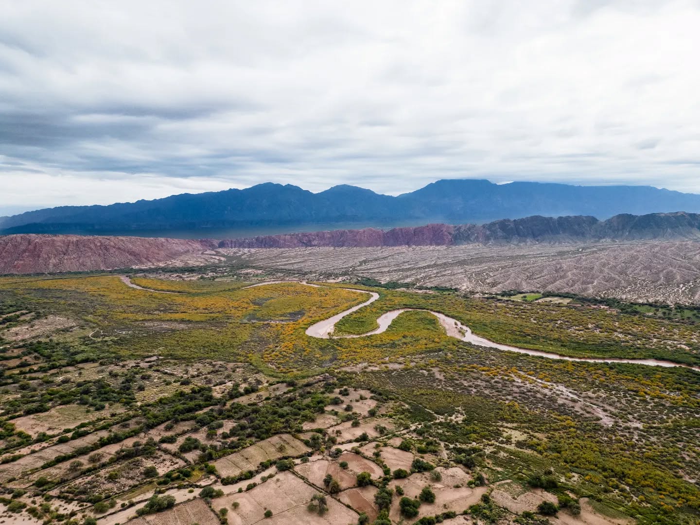 Cerro Negro y Rio Colorado desde la ruta 60 ingresando nuevamente a Catamarca a unos kilómetros de El Pueblito.