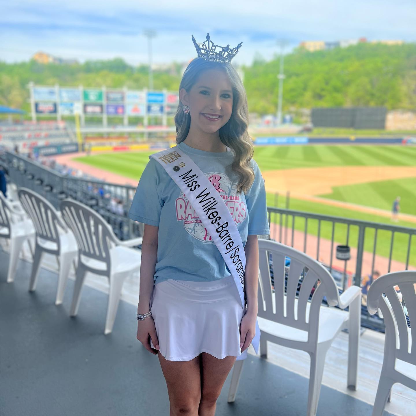 Take me out to the ball game … what a fun filled day at the Scranton/Wilkes-Barre RailRiders game! ⚾️ I had the opportunity to be interviewed on the field, promote the Northeastern PA Scholarship Competition, sing at the 7th inning stretch, and of course, meet so many amazing members of the community (especially the little ones). 🥰 While cheering on the RailRiders’ winning game, I was grateful to share my experiences with Miss America and connect with prospective delegates. 👑 I even passed out copies of my children’s book, “I Read Before Bed”! 📚 Thank you to everyone at the SWB RailRiders, Rachel Malak, and our NEPA directors and family for such a fun day! 🤩