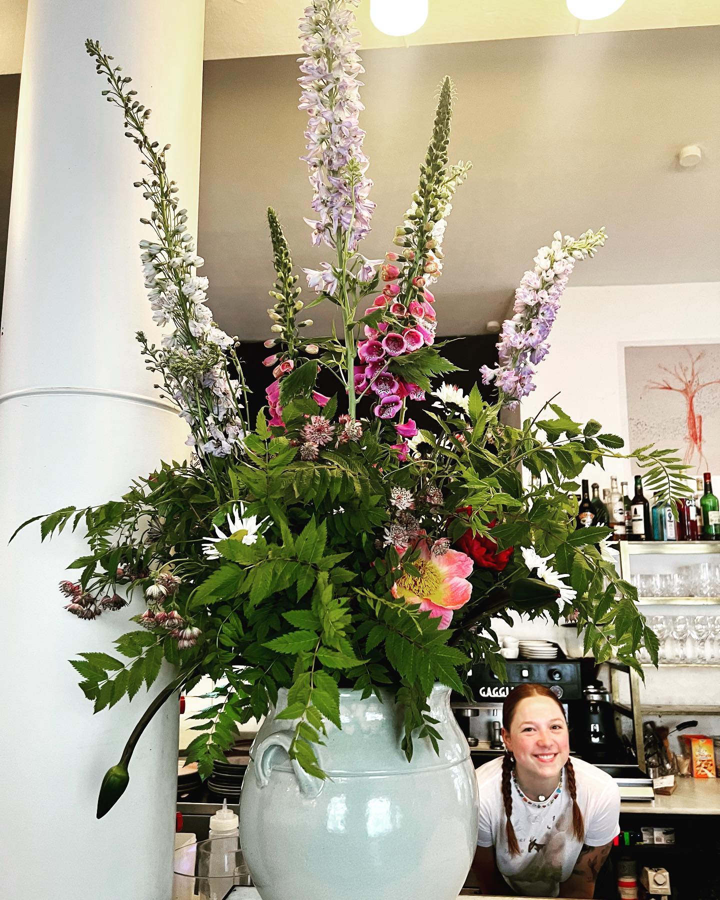 HELLO HELLO 😁
.
.
.
.
#mädchenitaliener #flowers #italianfood #alteschönhauser #mitte #berlinmitte #berlinmittelove #flowerstagram