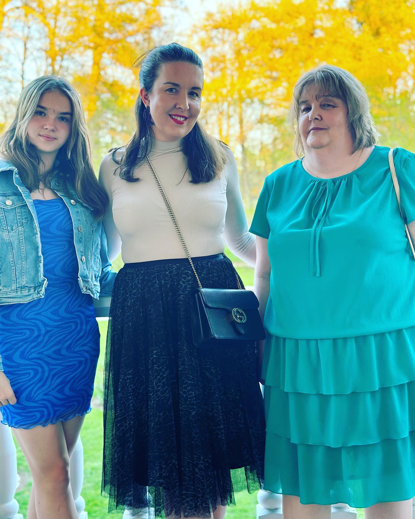 Minu emal on sünnipäev emadepäeva paiku. Tänu sellele on see alati vähem või rohkem pidulik. #ema #pere #paljuõnne #minutütred💝