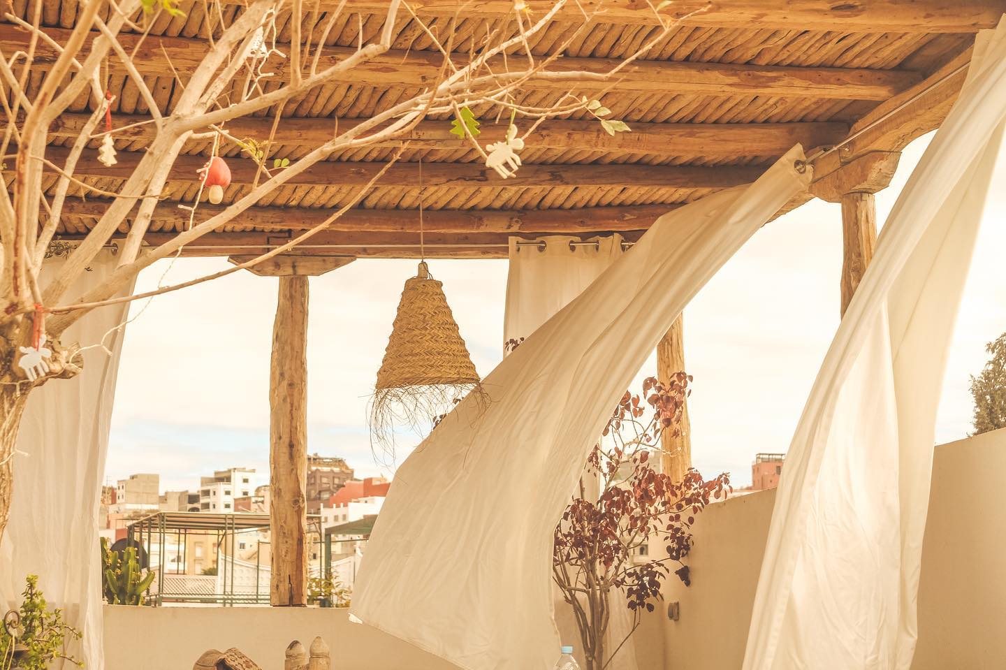 Rooftop mood ✨
Summer is close and we are looking forward to share some amazing time with you here in Morocco. Check our page for your holiday package.
#WaveGypsy #Morocco #holidayseason #surfcamp #yogatime