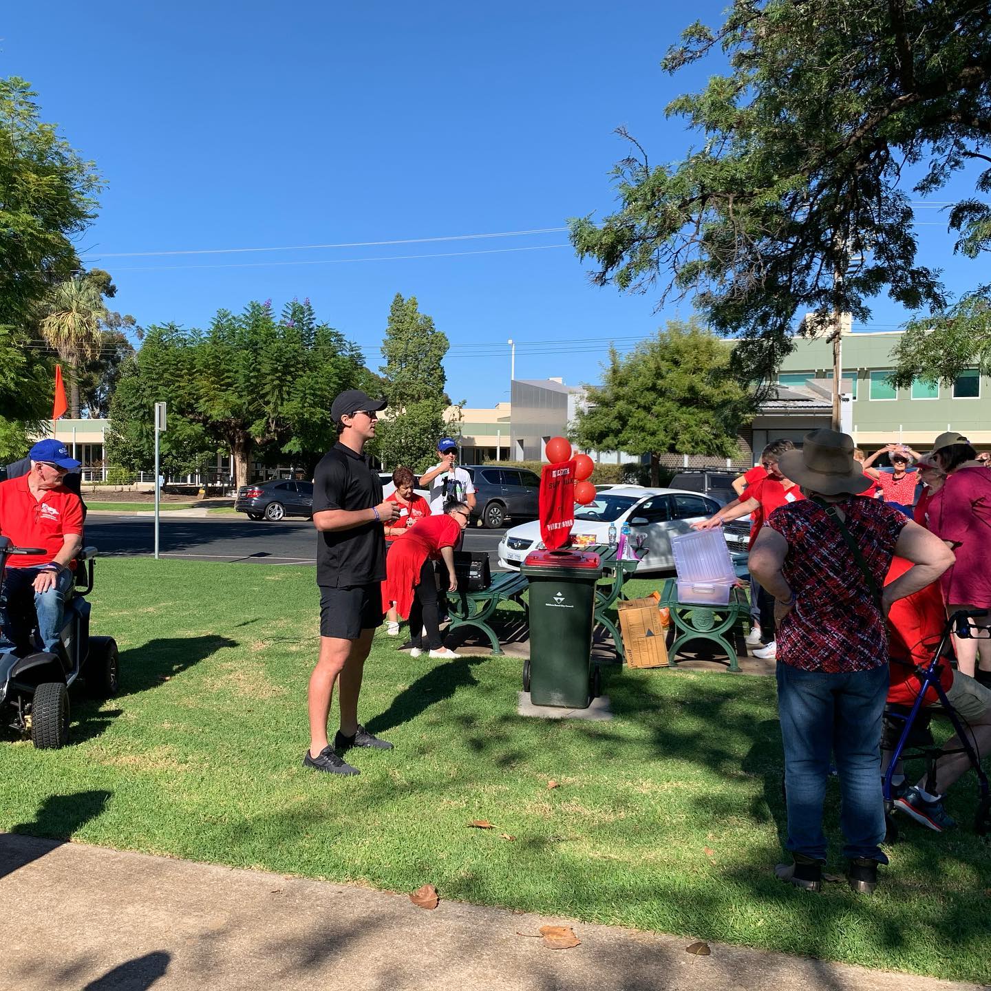 Itâs that time of year again!đśââď¸
Weâre looking forward to Milduraâs Slow Walk for Parkinsonâs this weekend.
Our Accredited Exercise Physiologist Alex will lead the warm-up before everyone hits the pavement to raise awareness for Parkinsonâs Disease.
Itâs estimated 219,000 Australians and 57,000 Victorians are living with Parkinsonâs today.
While there is no known cure, research has shown regular exercise can improve some symptoms of the disease.
Join us in the fight against Parkinsonâs this Sunday 21 May at Henderson Park. Registration is $5 and will be open from 9:30am.
.
.
.
#exercisephysiology #exerciseismedicine #parkinsonsdisease #parkinsonsawareness #fightparkinsons #awalkinthepark