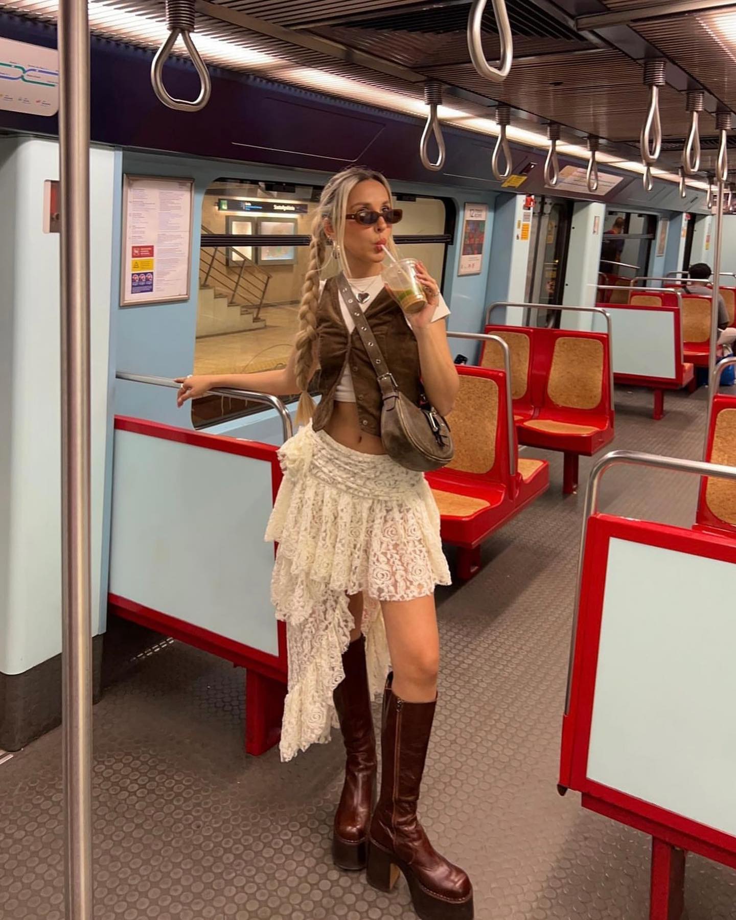 Street style Queen @sofiamcoelho in Blanca Asymmetric Lace skirt .