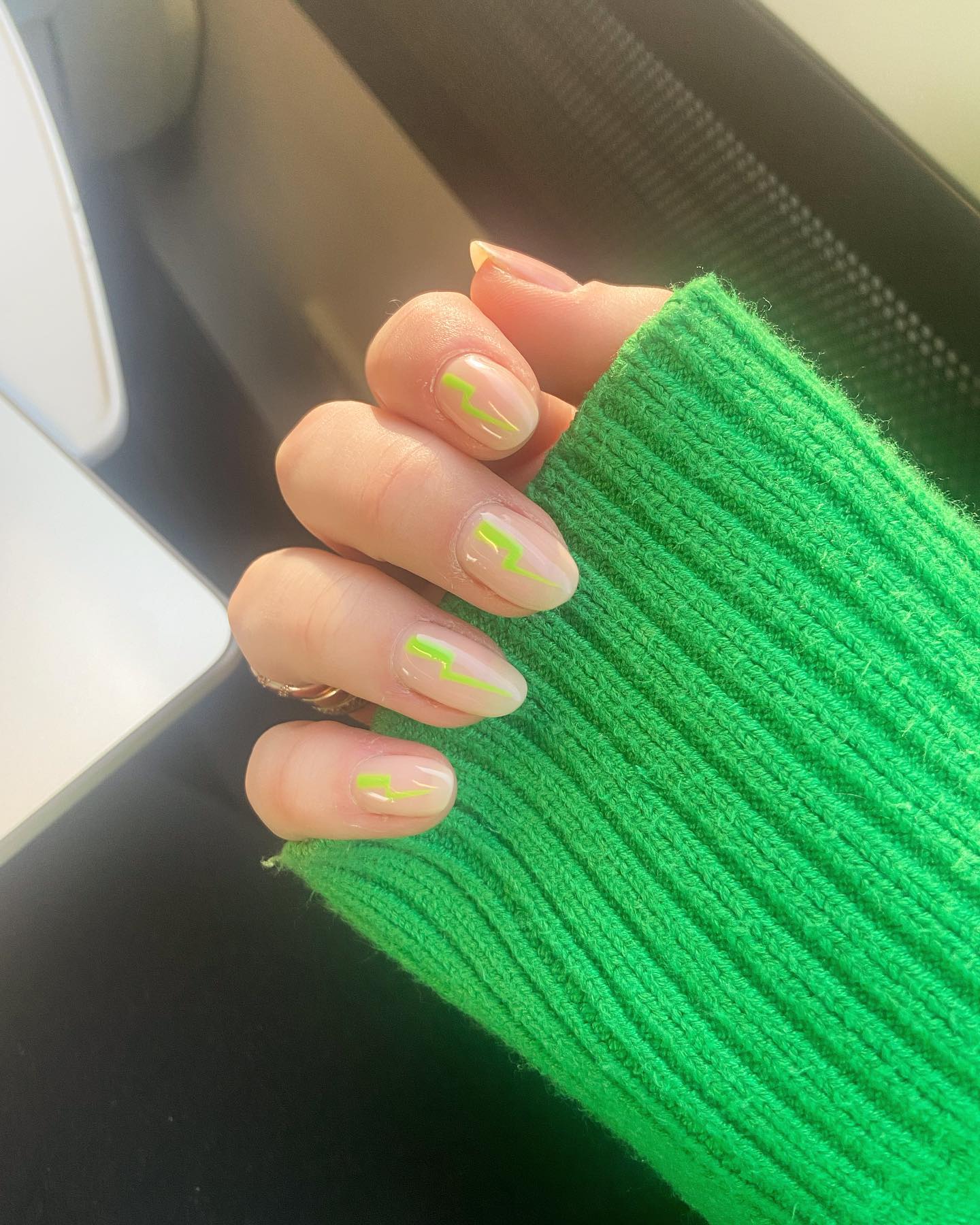 A little bit of neon lightning courtesy of the talented @put.it.in.nudetral to celebrate @the_gelbottle_inc new collection which is obvs stunning. Thanks @knowlescommunications ⚡️⚡️ sad, dry cuticles weren’t part of the aesthetic