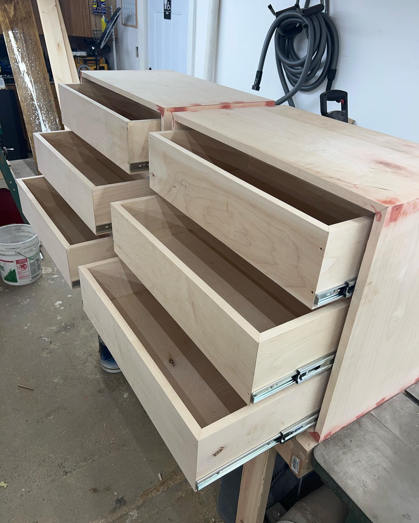 Two custom paint grade end tables built for a customer. Full maple construction, soft close drawer slides
#millwork #carpentry #cabinetry #longisland #newyork #elitemillwork