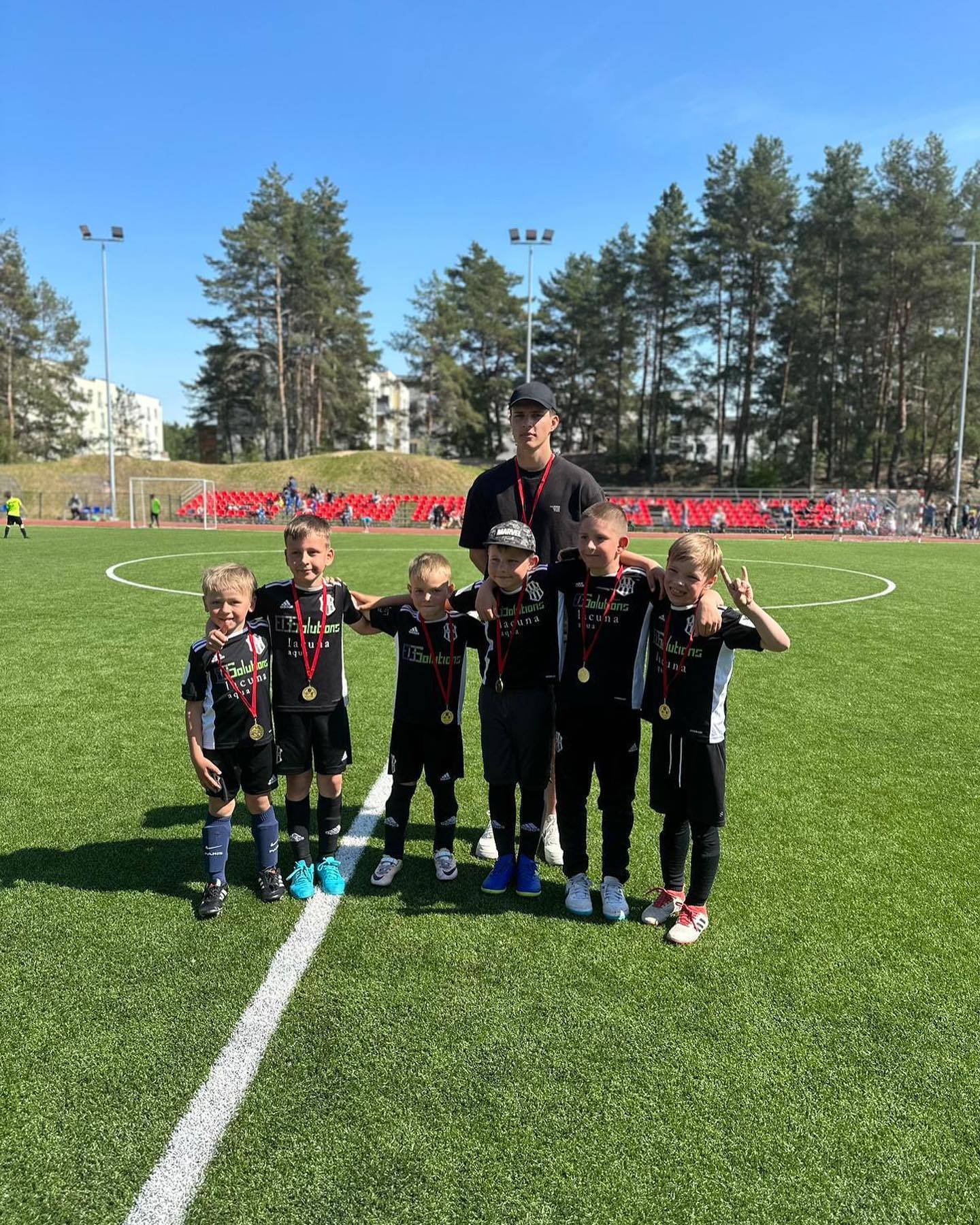 21.maijā ar 2 komandām piedalījamies Cēsīs Vidzemes Ādas bumbas turnīrā un ar vienu mūsu jaunākajiem puišiem Lion Farion Cup Latvia turnīrā Baložos 🏆⚽️
✅ Mūsu lielākie audzēkņi sekmīgi aizvadīja pirmo posmu Ādas bumbas turnīrā!
✅ Mūsu mazākie audzēkņi turpina pilnveidoties futbola laukumos! 🔝